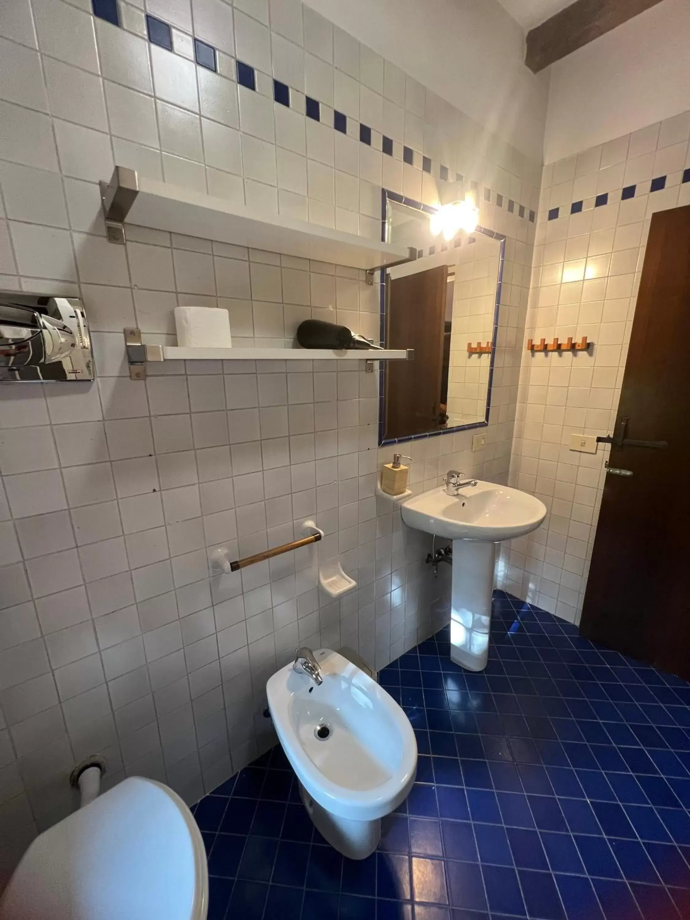 Bathroom in Cà Palazzo Malvasia - BolognaRooms