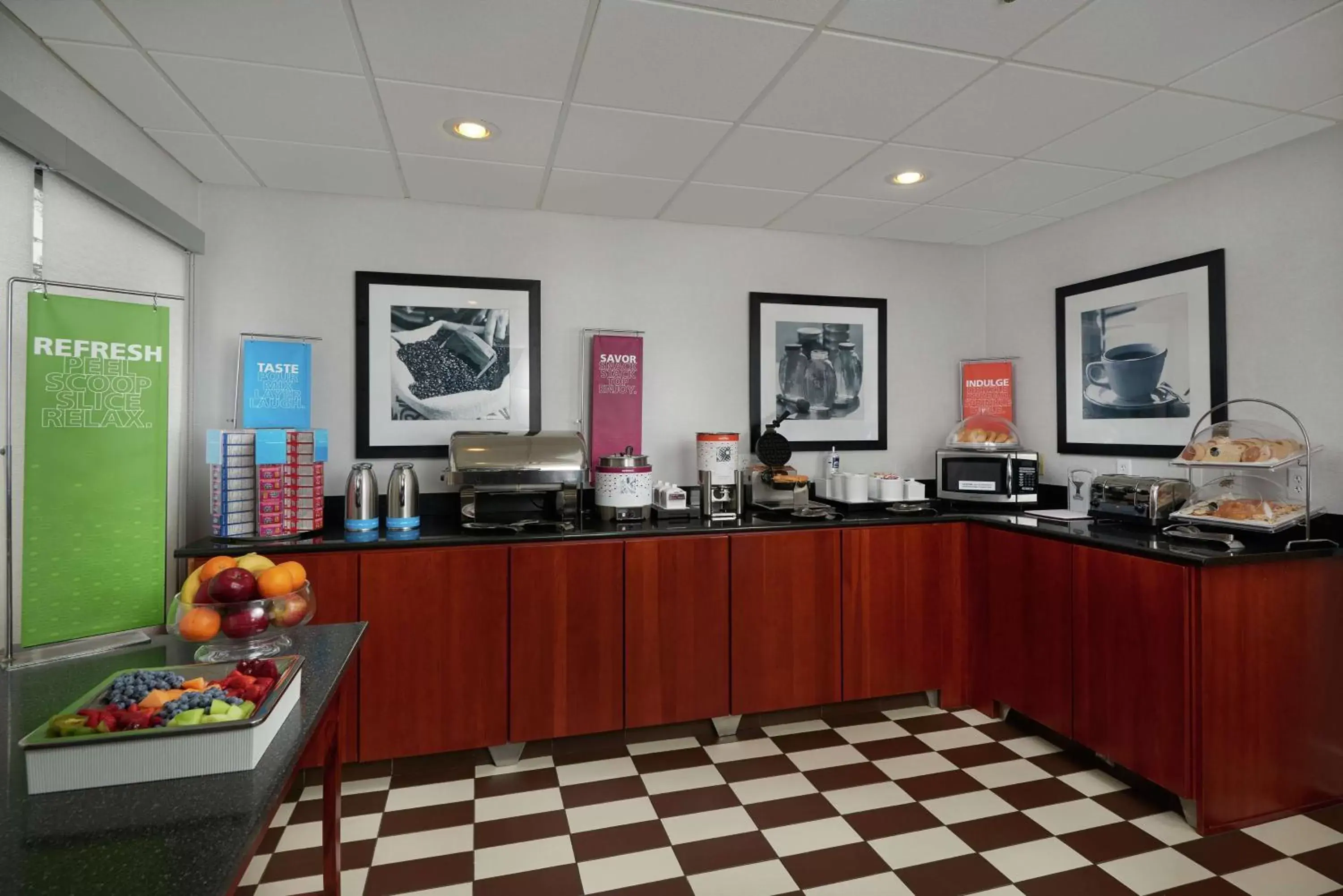 Dining area, Restaurant/Places to Eat in Hampton Inn Youngstown West