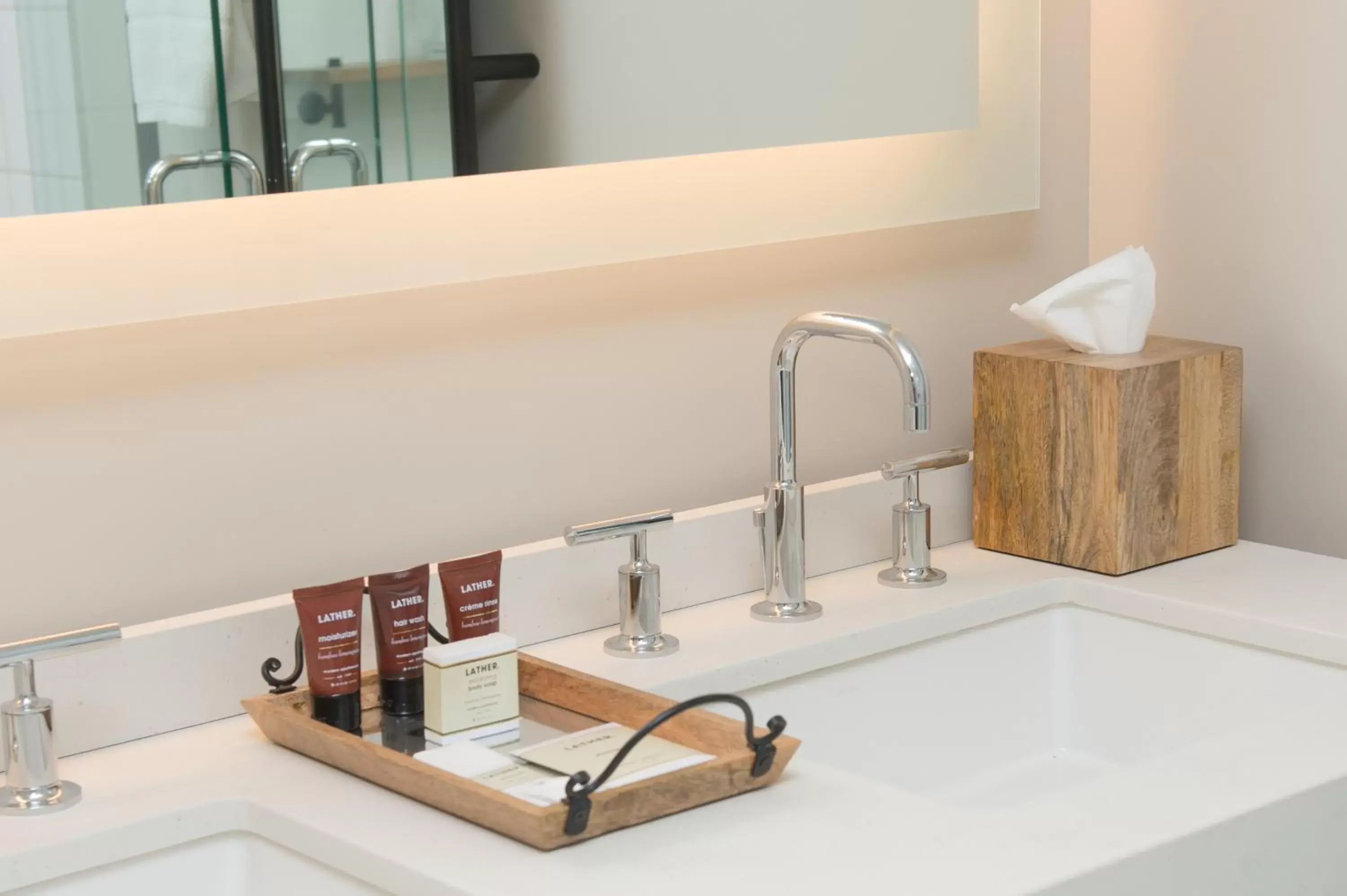 Bathroom in Hotel E Bathroom in Hotel E