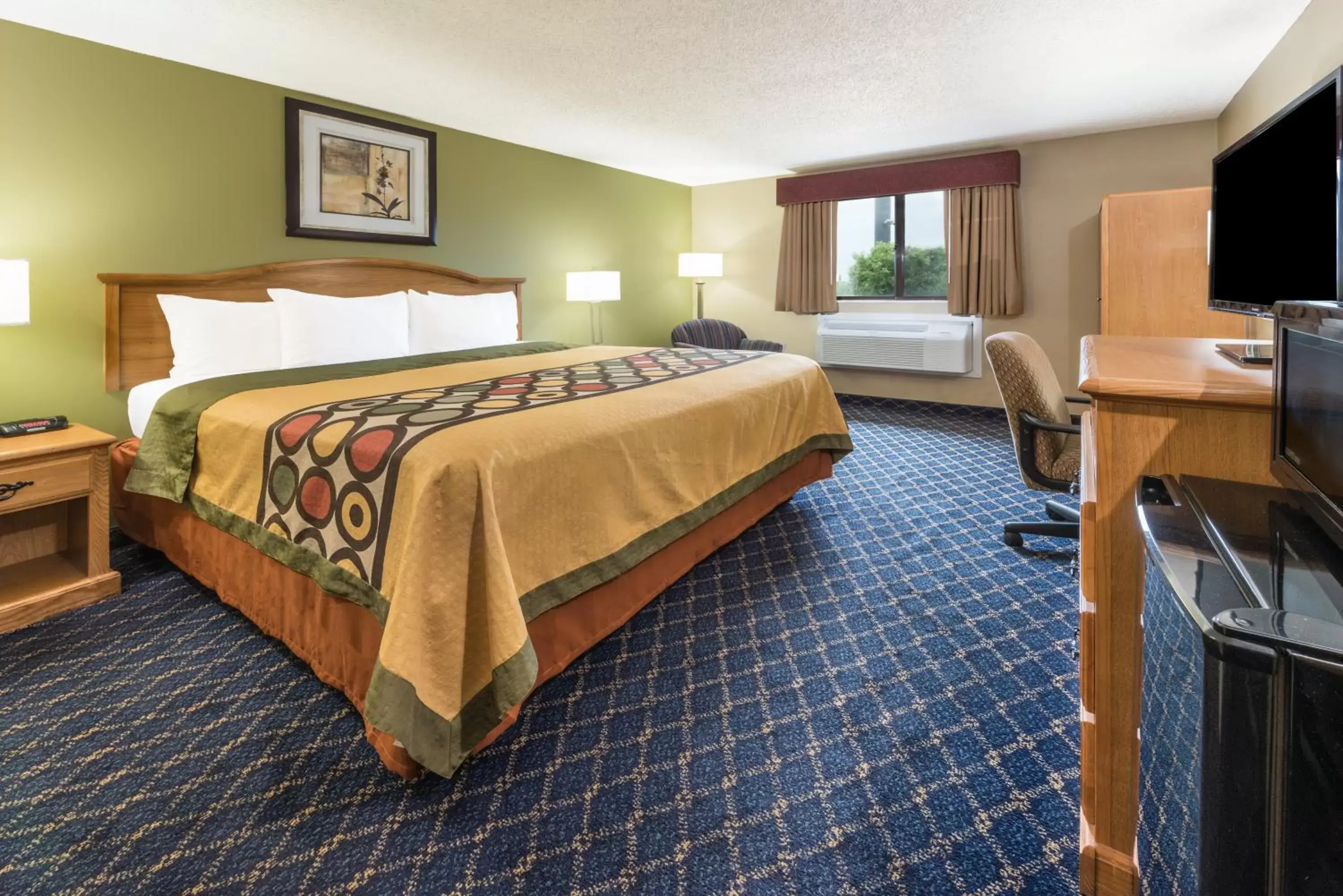 Bed in Super 8 by Wyndham St. Clair MO Bed in Super 8 by Wyndham St. Clair MO