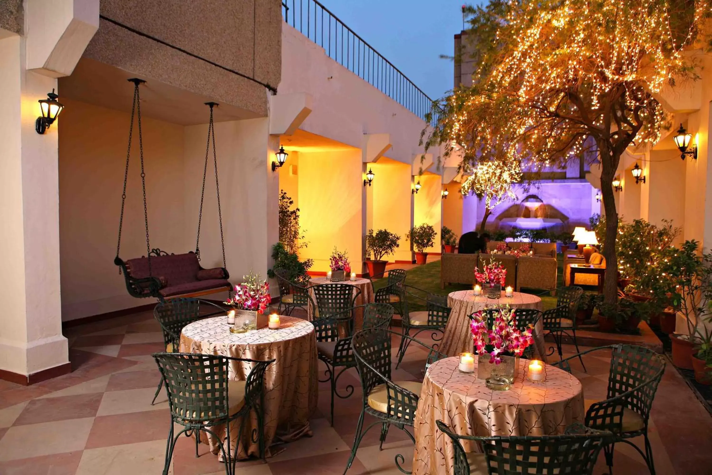 Garden, Restaurant/Places to Eat in Eros Hotel New Delhi, Nehru Place