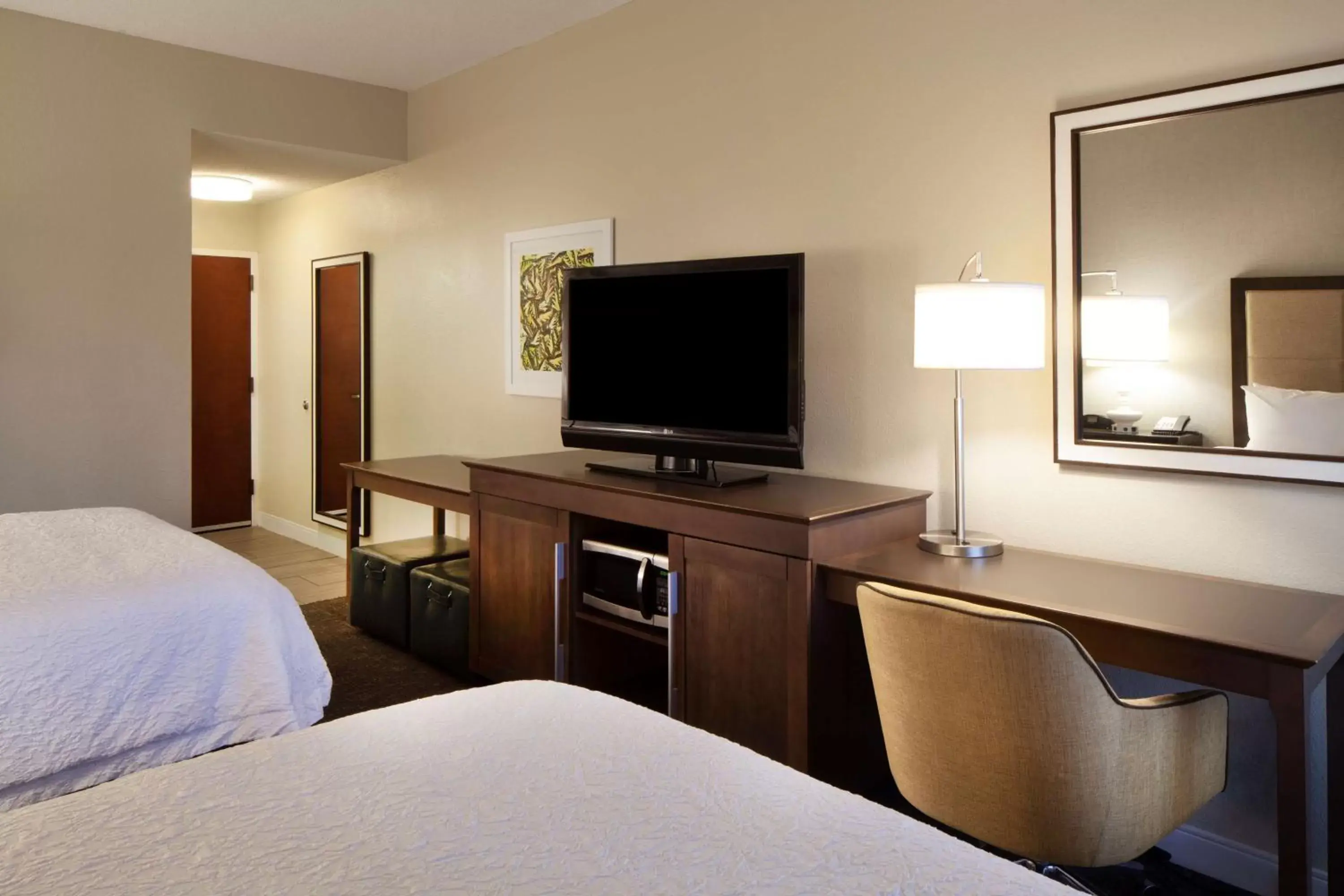 Bedroom, TV/Entertainment Center in Hampton Inn Lawrenceville