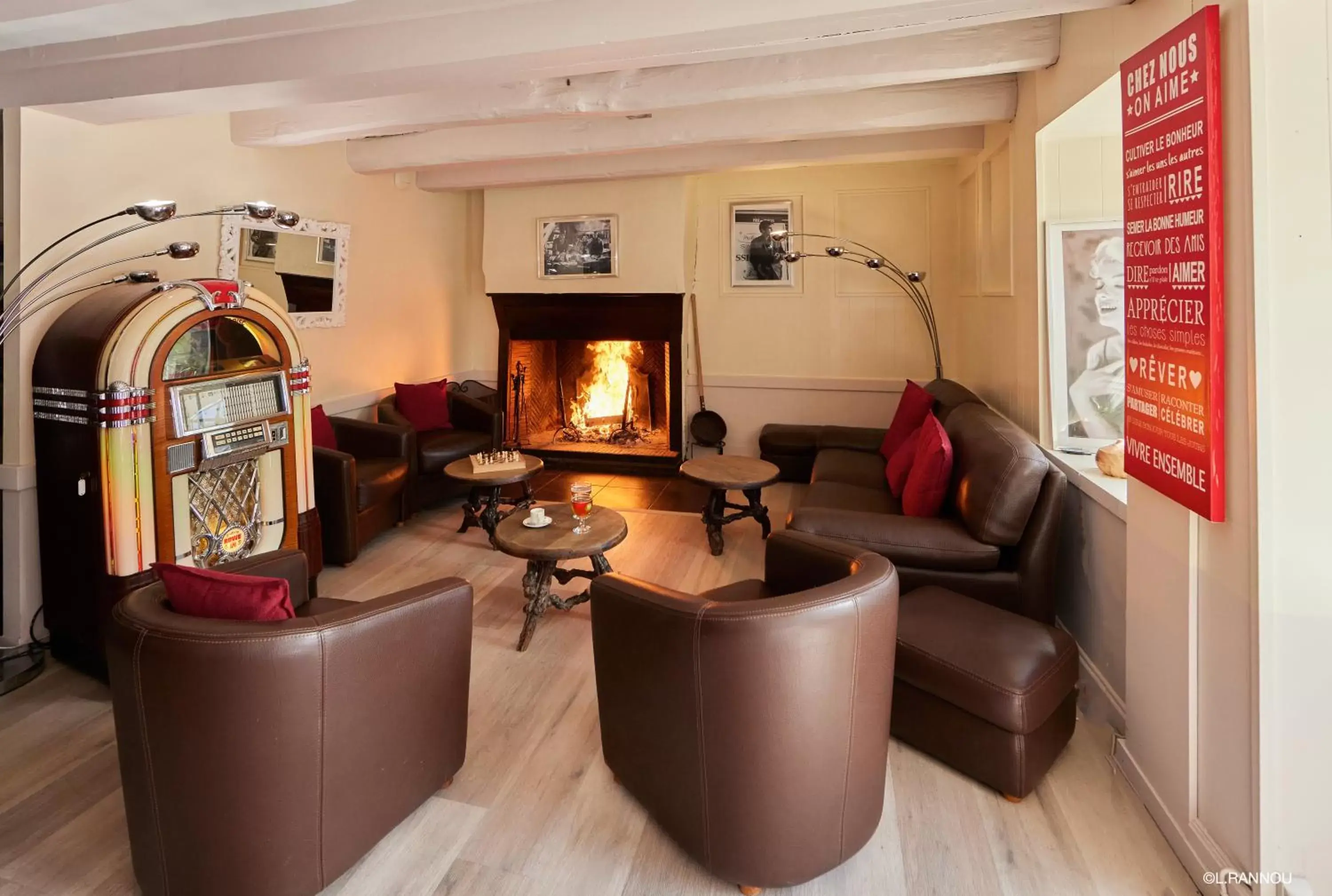 Lounge or bar, Seating Area in Logis Hotel, restaurant et spa Le Relais De Broceliande