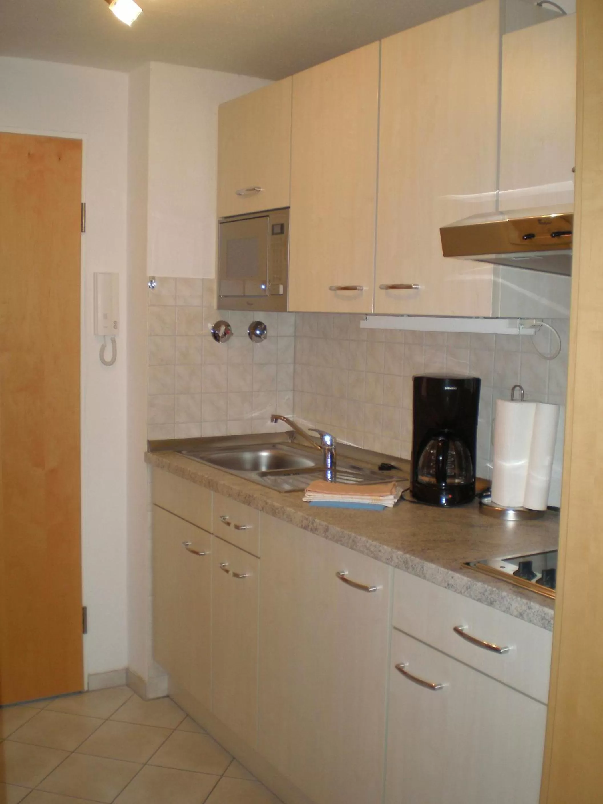 Kitchen or kitchenette in Appartement-Haus Blumenhof