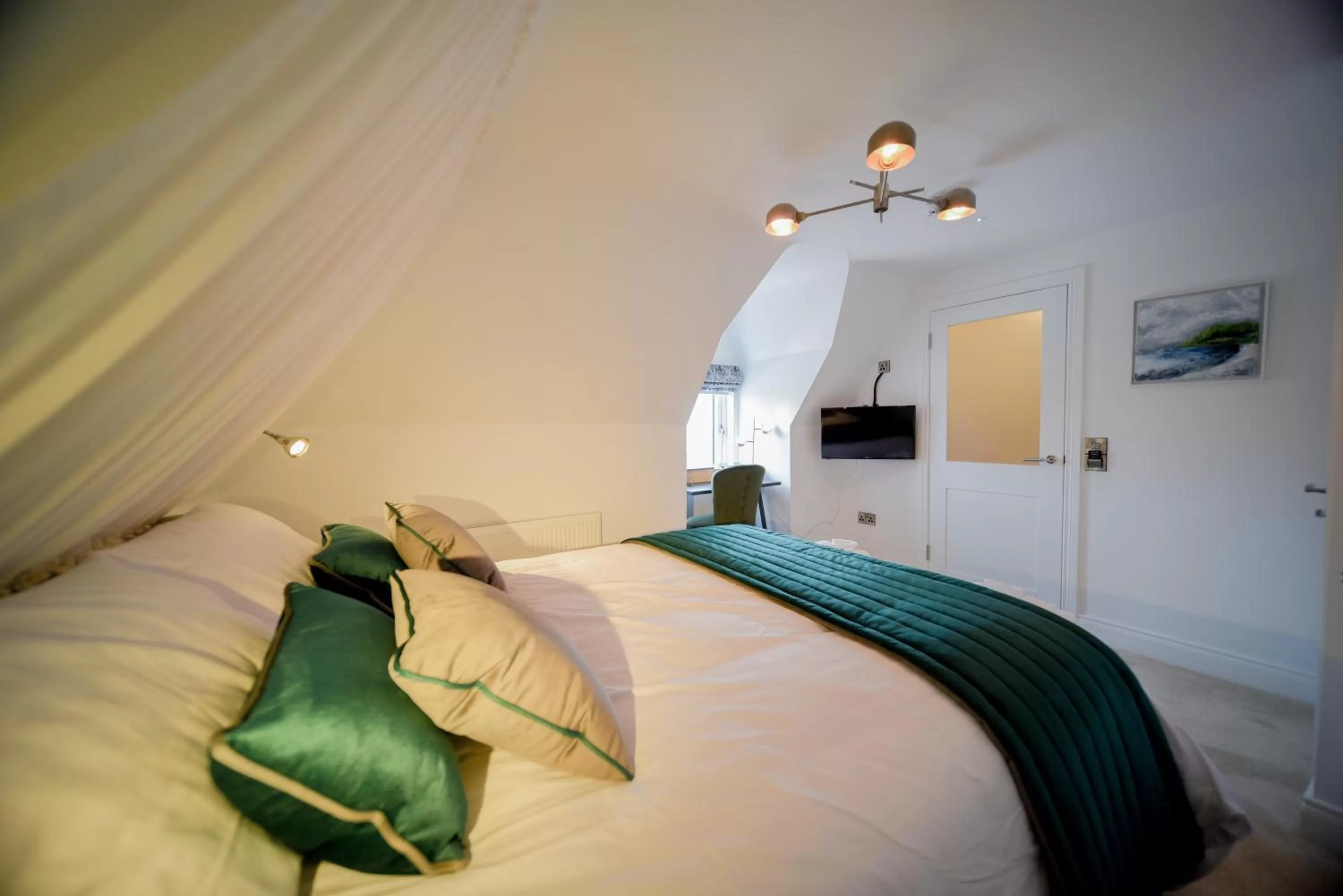 Photo of the whole room, Bed in The Strand Hotel, the former residence of Oscar Wilde