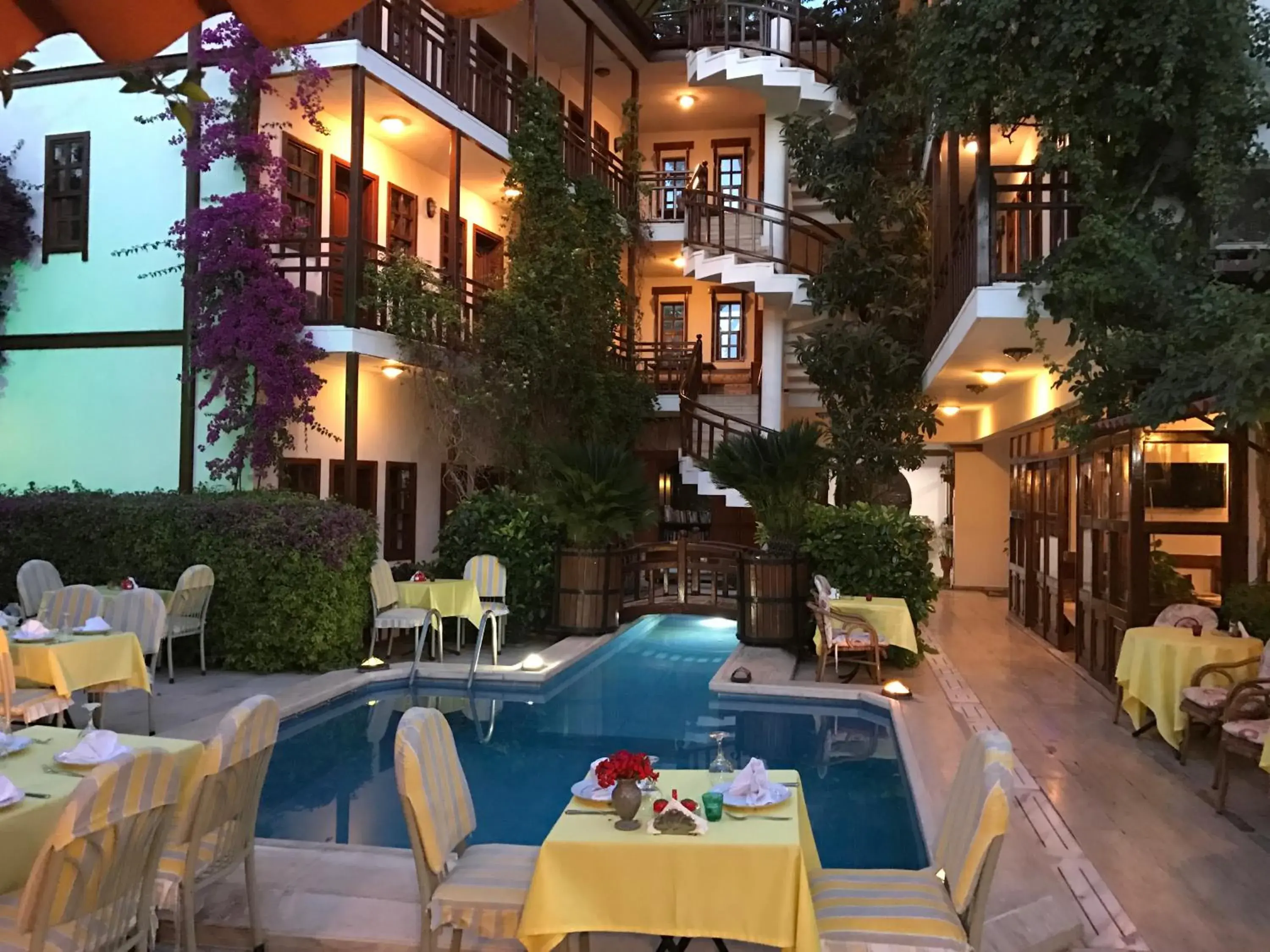 Restaurant/places to eat, Swimming Pool in Hotel Karyatit Kaleici