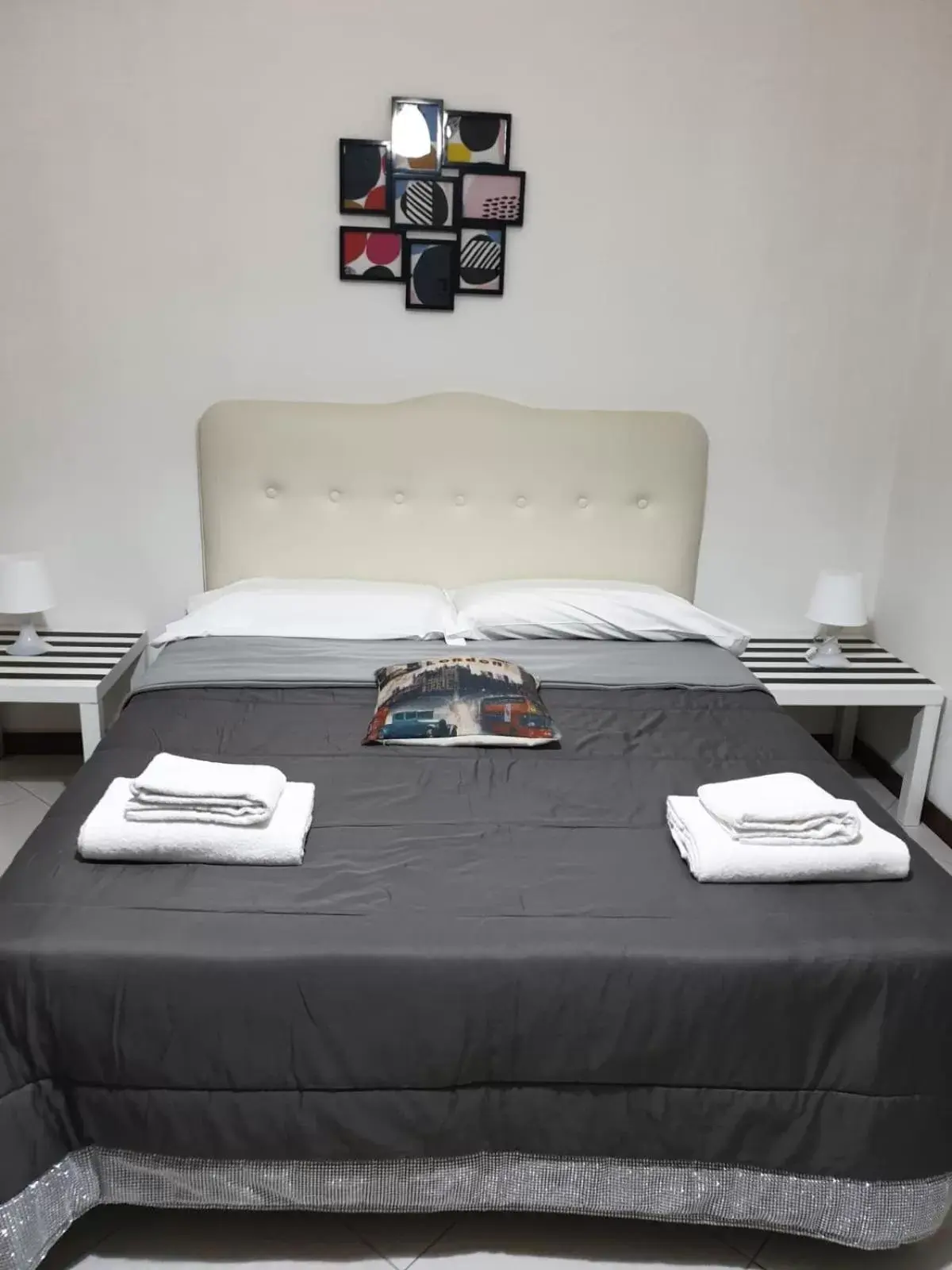 Bedroom, Bed in Alba central City
