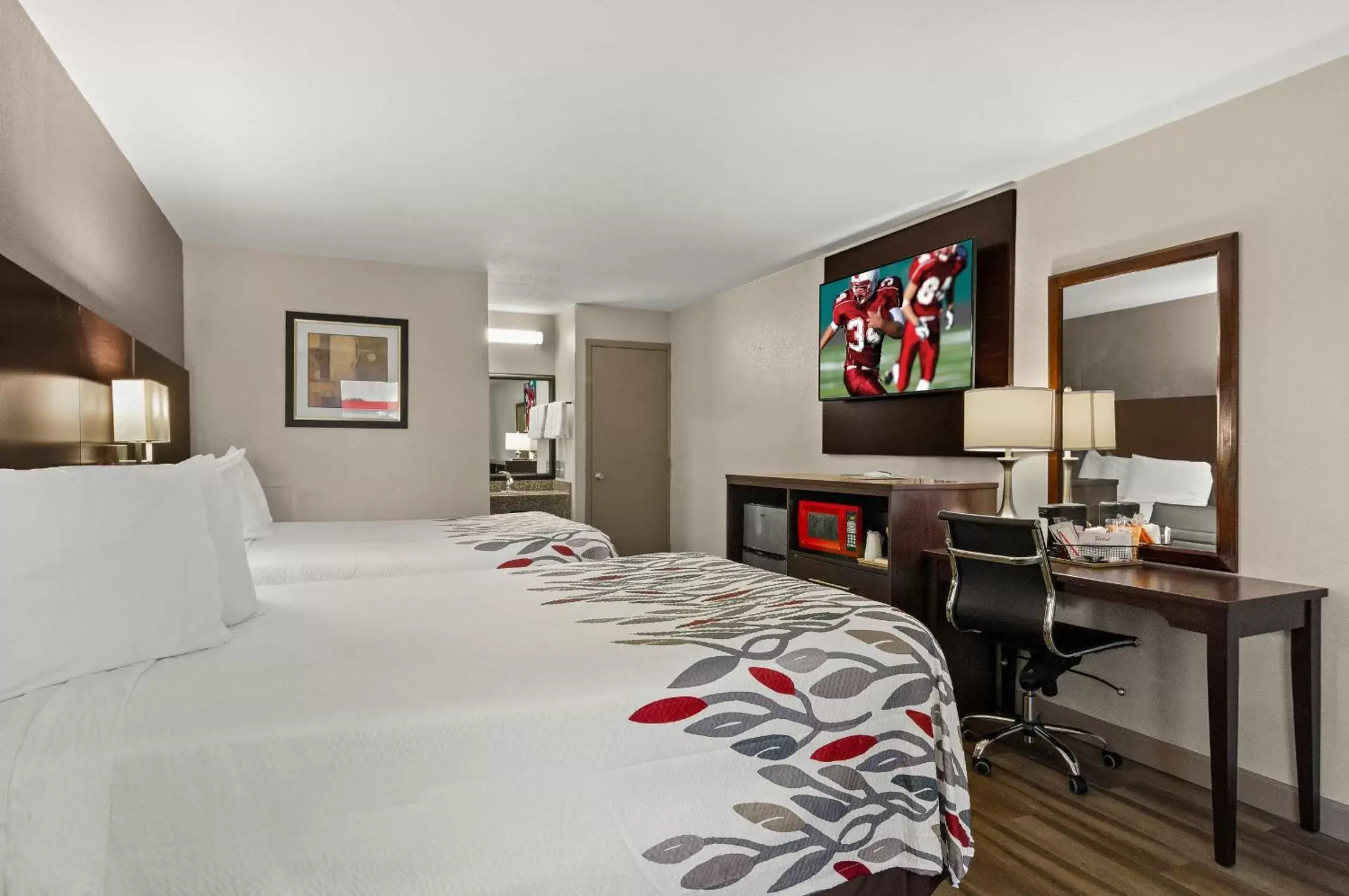 Guests, Bed in Red Roof Inn Baldwin Guests, Bed in Red Roof Inn Baldwin