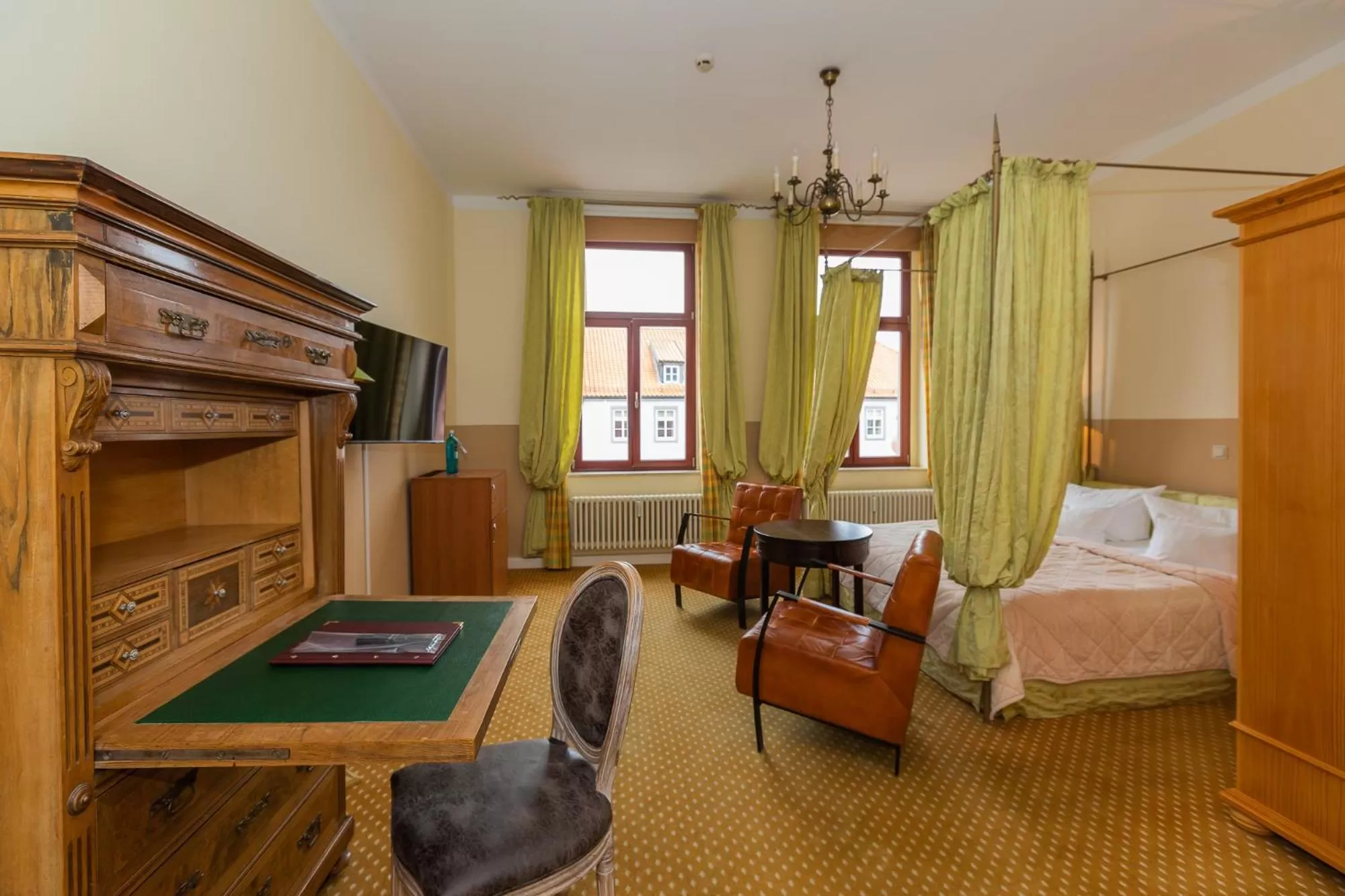 Photo of the whole room, Bed in Hotel Zum Bär