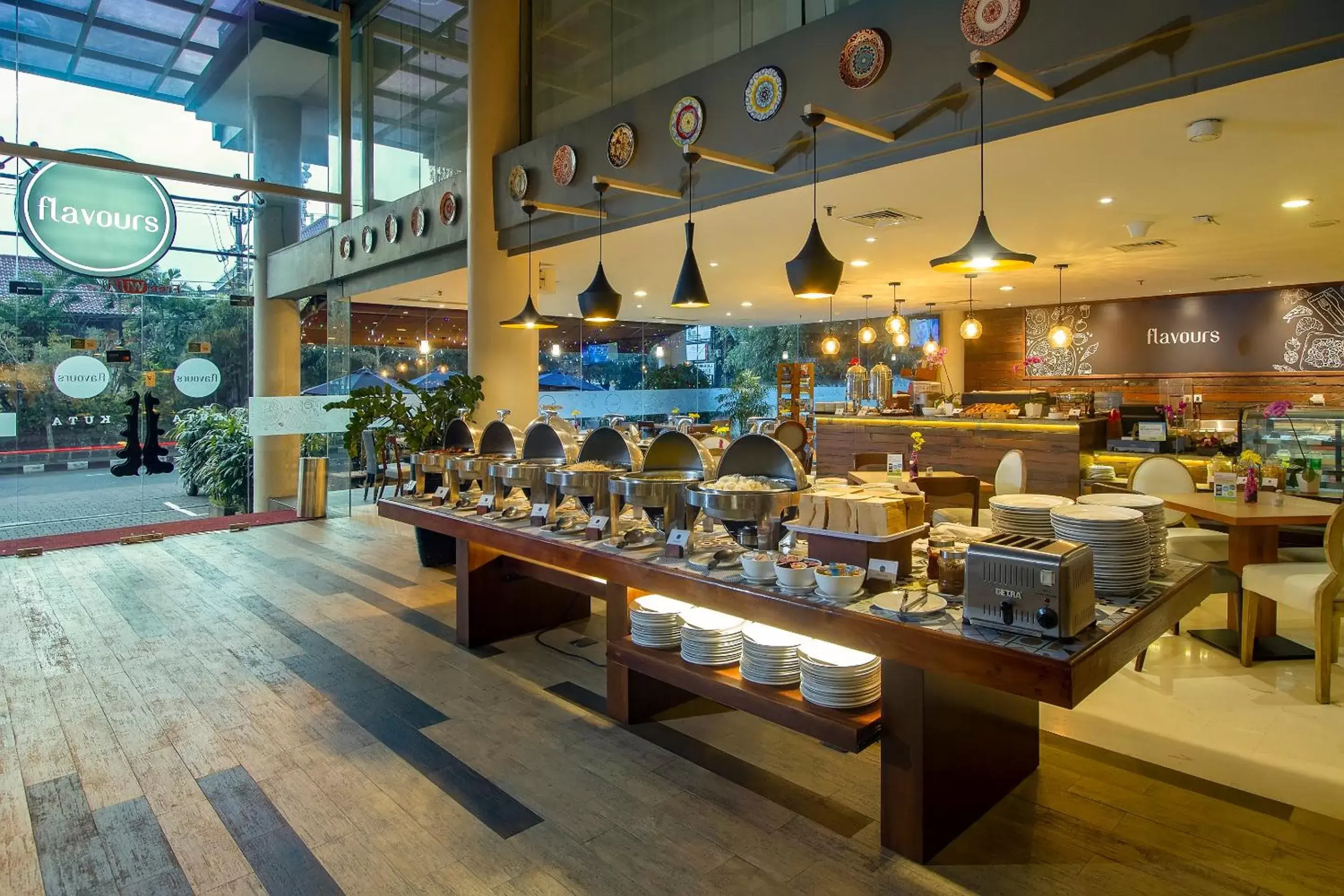 Restaurant/places to eat in PrimeBiz Hotel Kuta