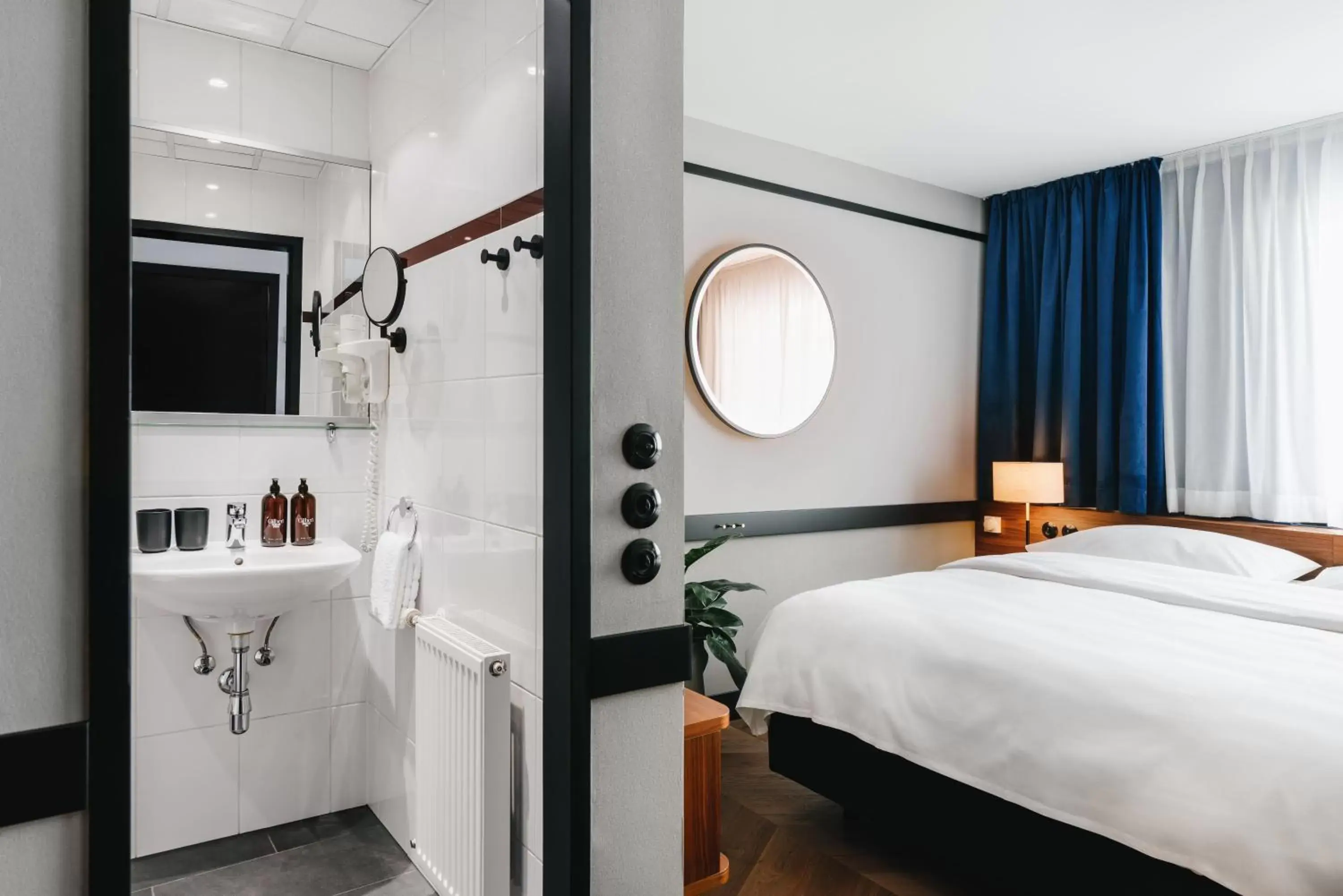 Photo of the whole room, Bed in Hotel Gilbert Photo of the whole room, Bed in Hotel Gilbert