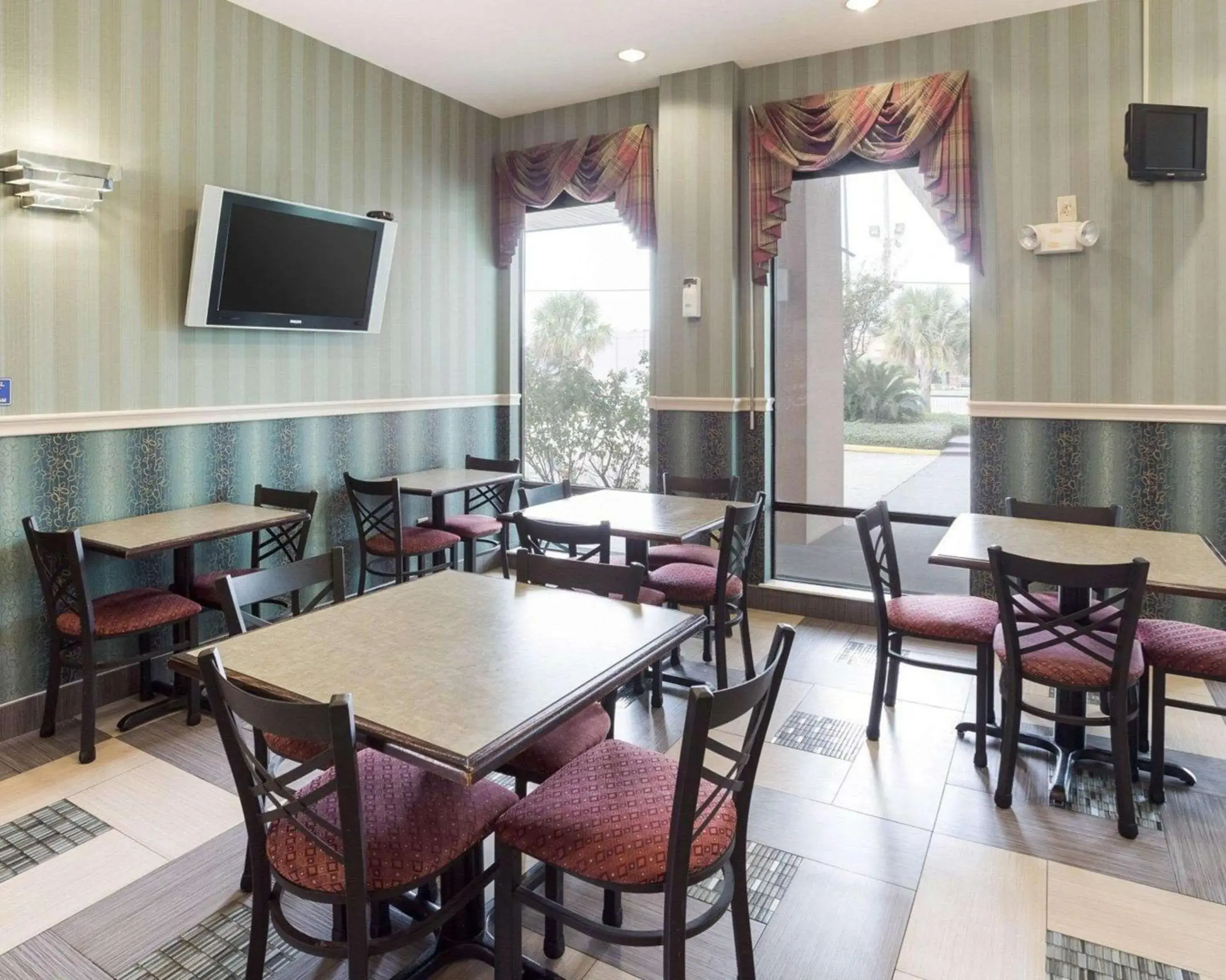 Restaurant/places to eat in Rodeway Inn & Suites New Orleans Gentilly Restaurant/places to eat in Rodeway Inn & Suites New Orleans Gentilly