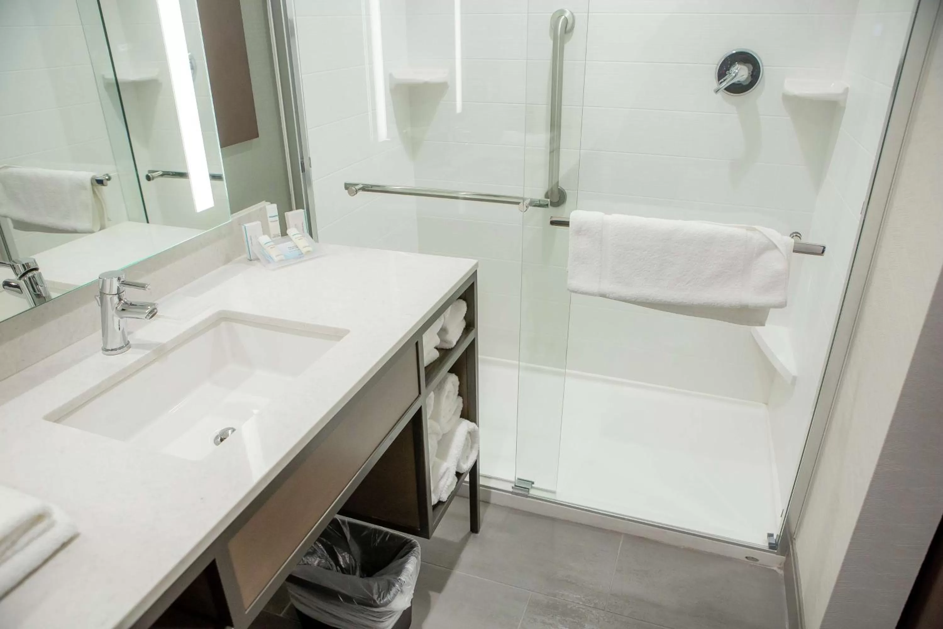 Bathroom in Hilton Garden Inn Corning Downtown