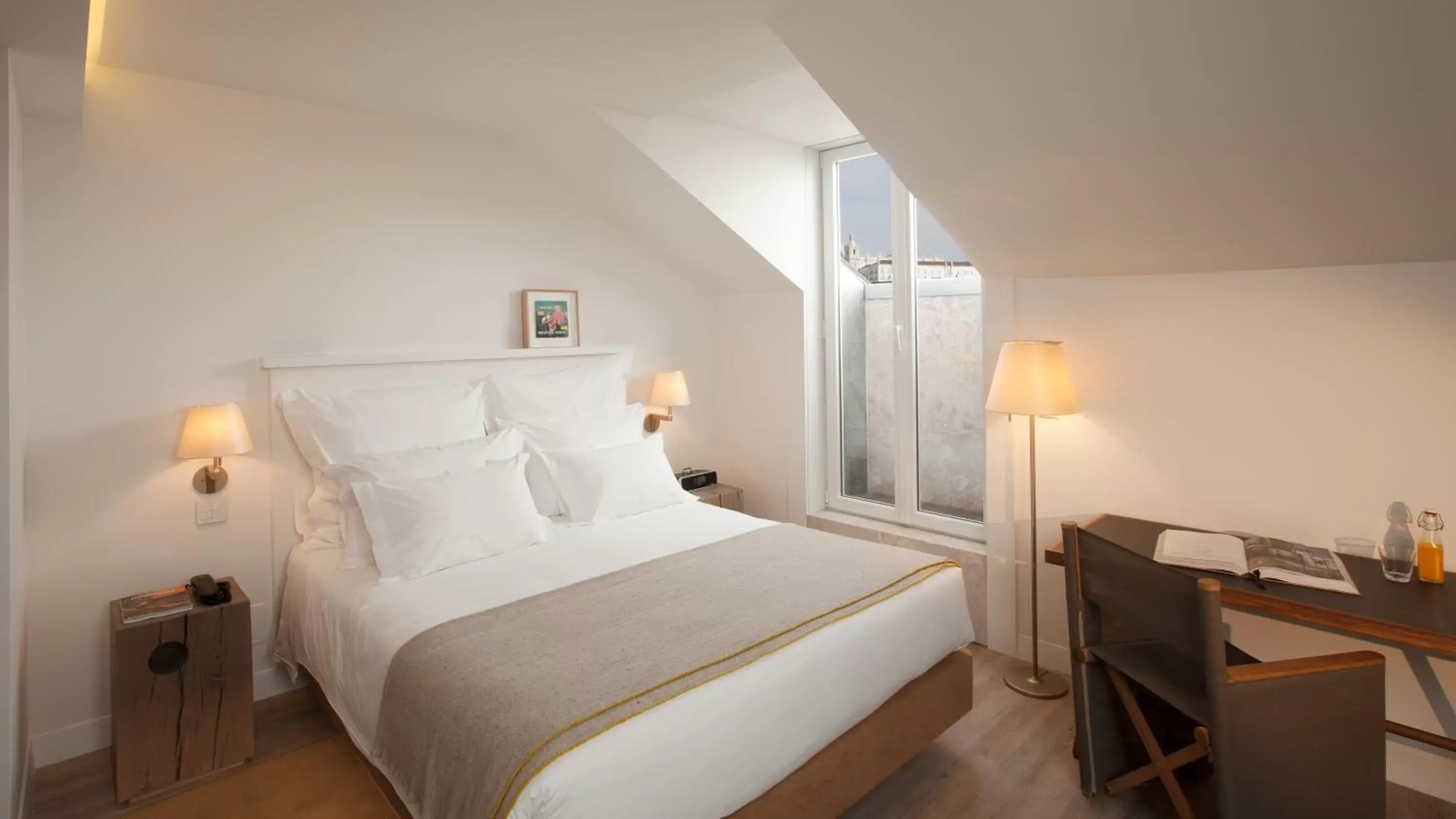 Bedroom, Bed in Memmo Alfama - Design Hotels