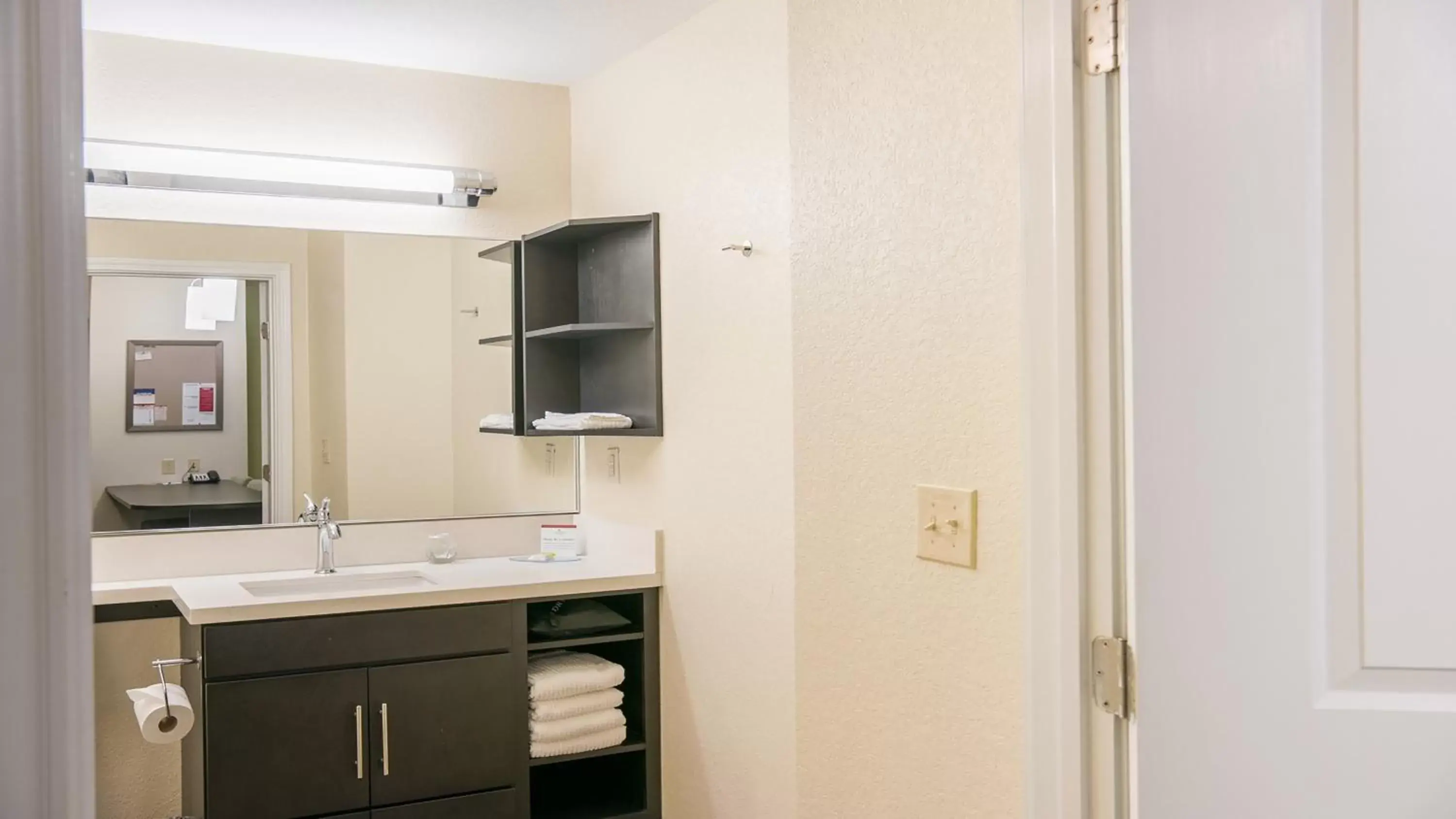 King Room - Accessible Roll Shower - Non-Smoking in Candlewood Suites Bay City by IHG King Room - Accessible Roll Shower - Non-Smoking in Candlewood Suites Bay City by IHG