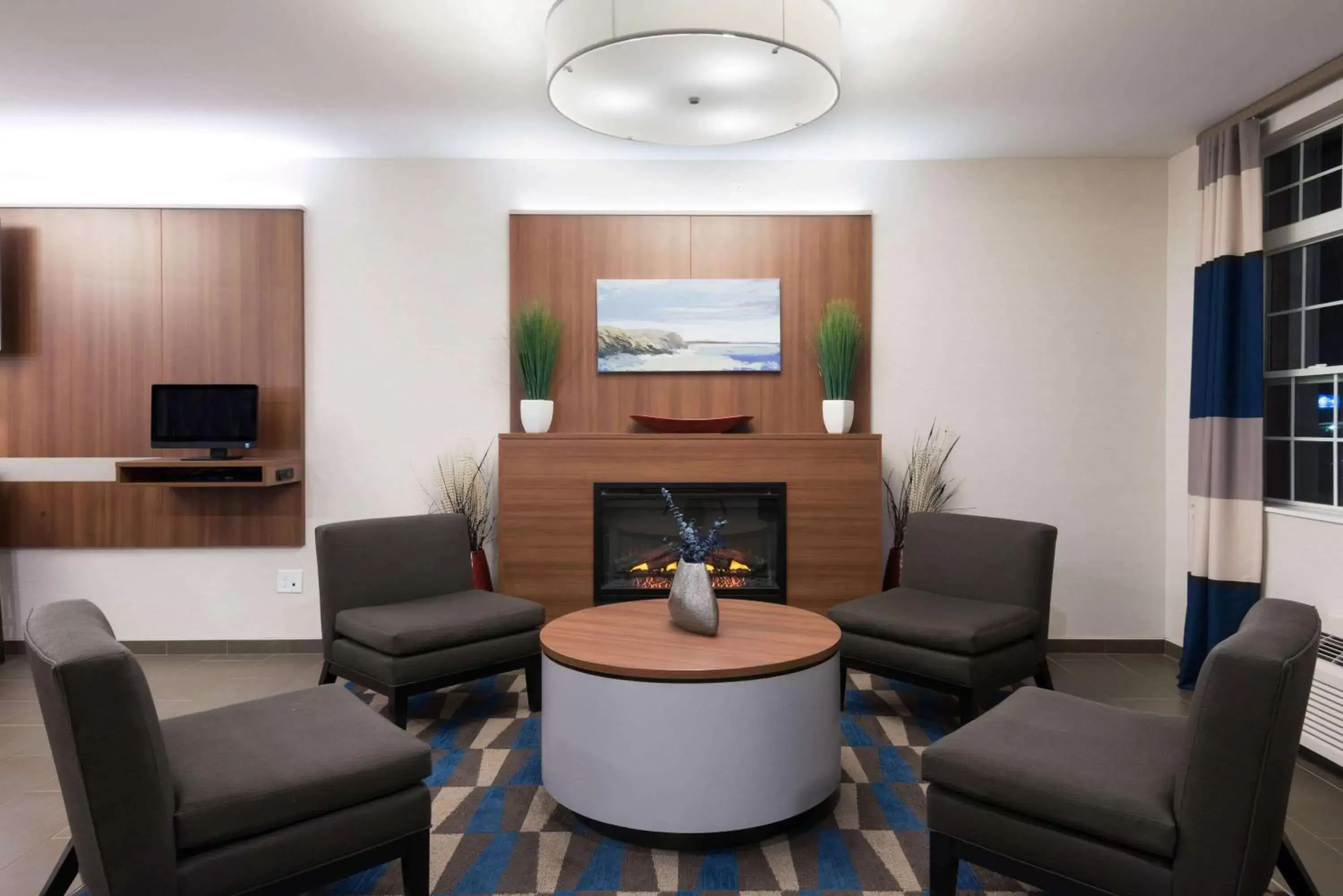 Lobby or reception, Seating Area in Microtel Inn & Suites Windham