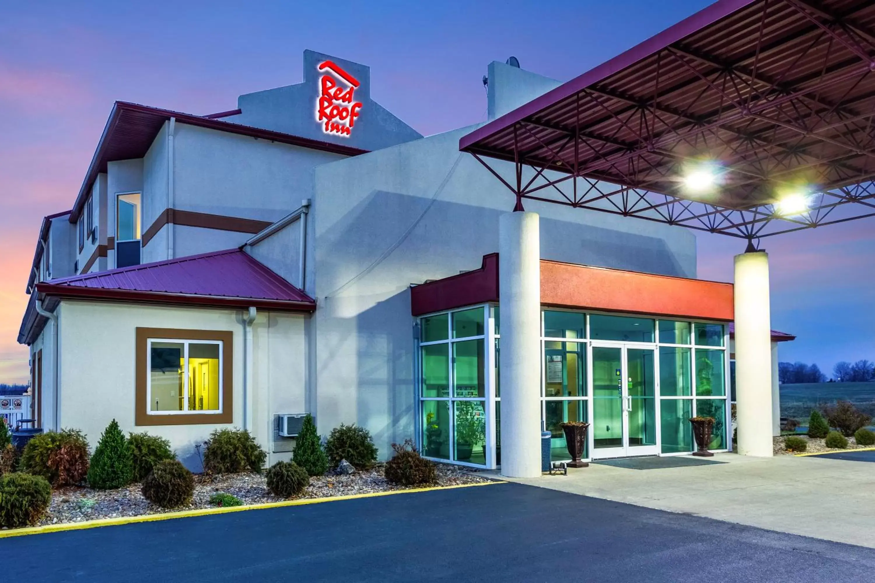 Property building, Facade/Entrance in Red Roof Inn Georgetown, IN