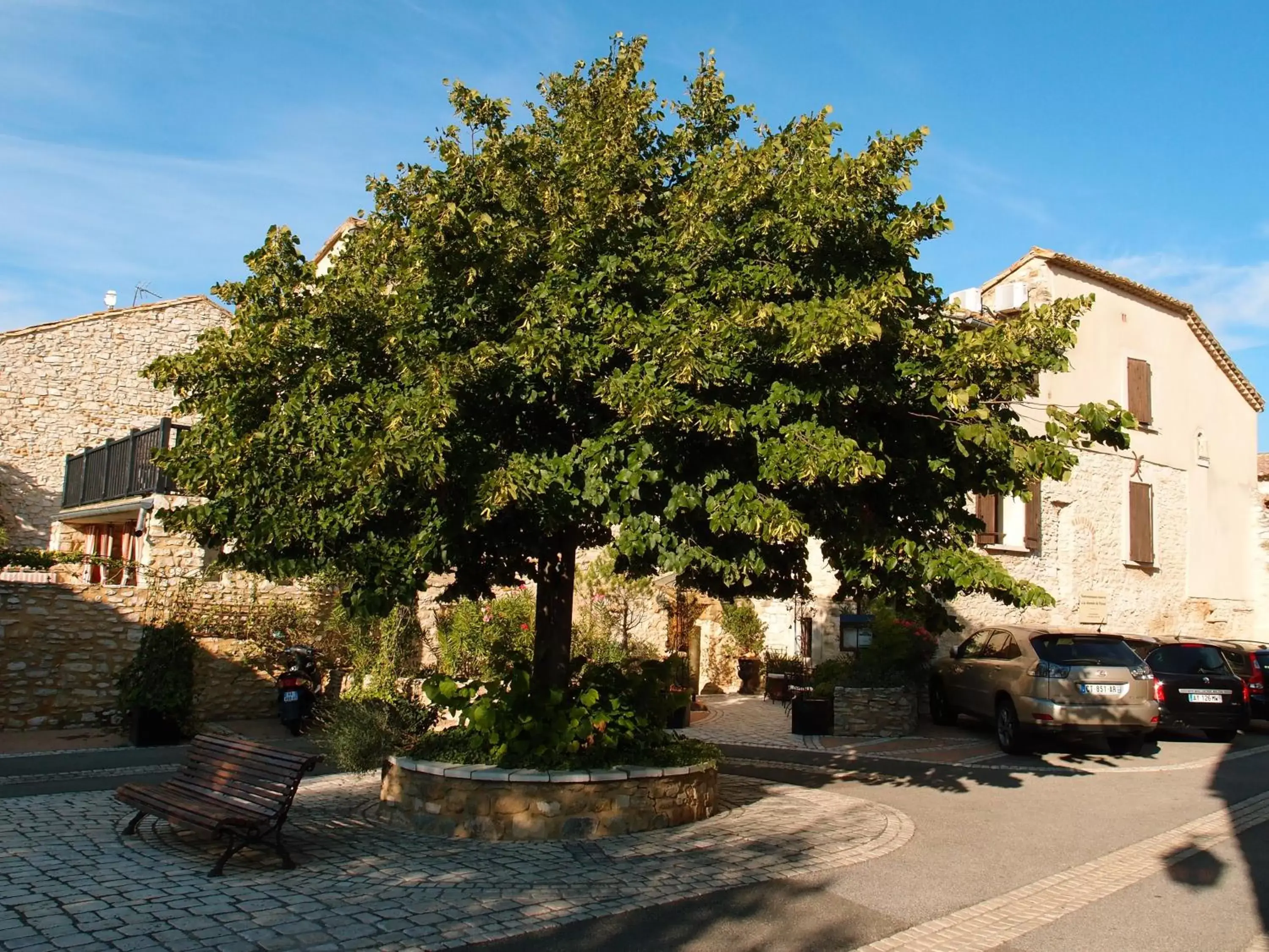 Property Building in Hotel Le Saint Laurent