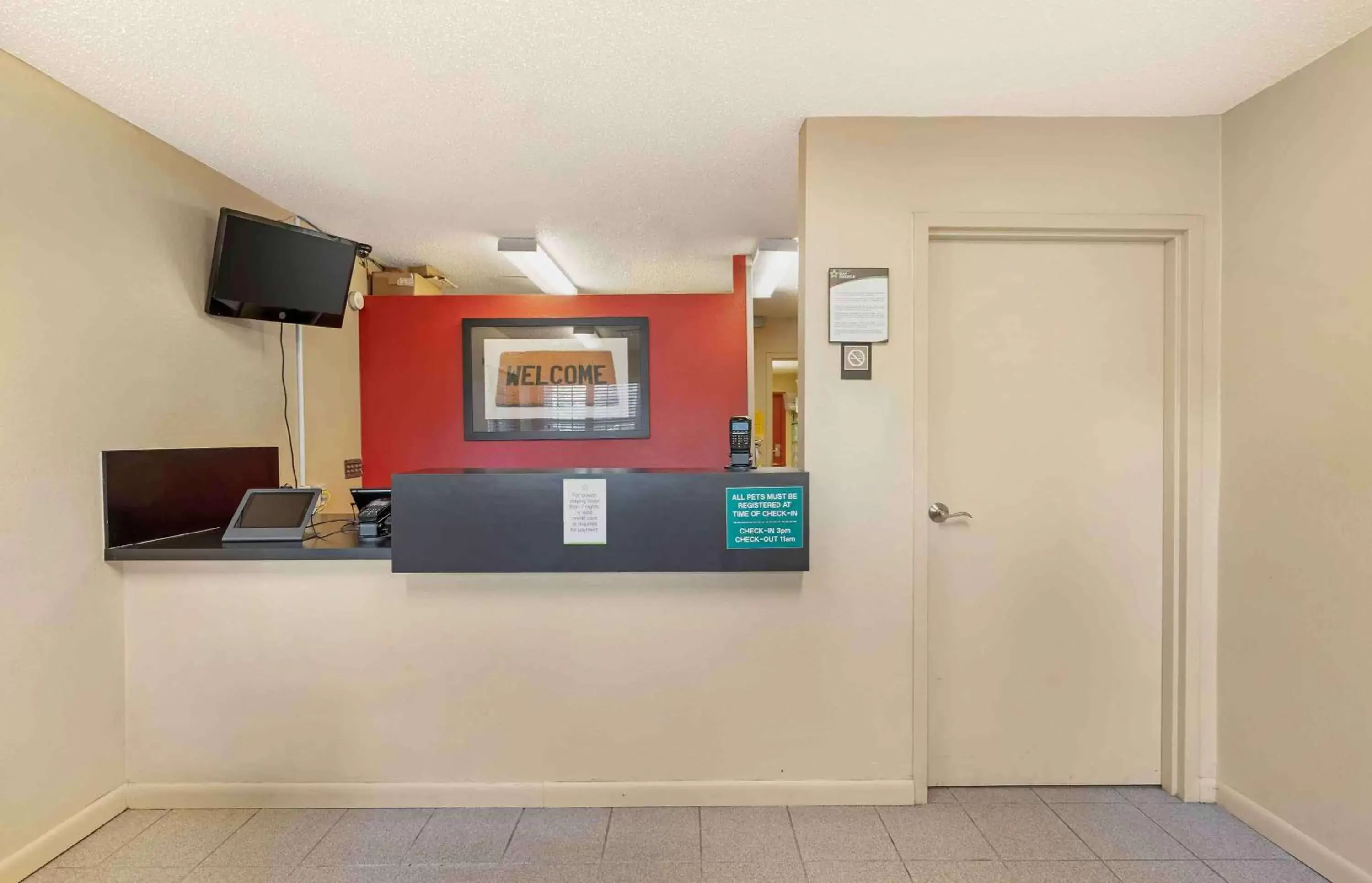 Lobby or reception, TV/Entertainment Center in Extended Stay America Suites - Chesapeake - Crossways Blvd