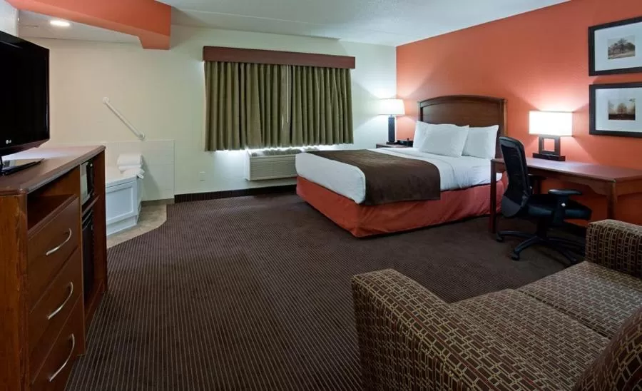 Bedroom, Bed in AmericInn by Wyndham Grafton
