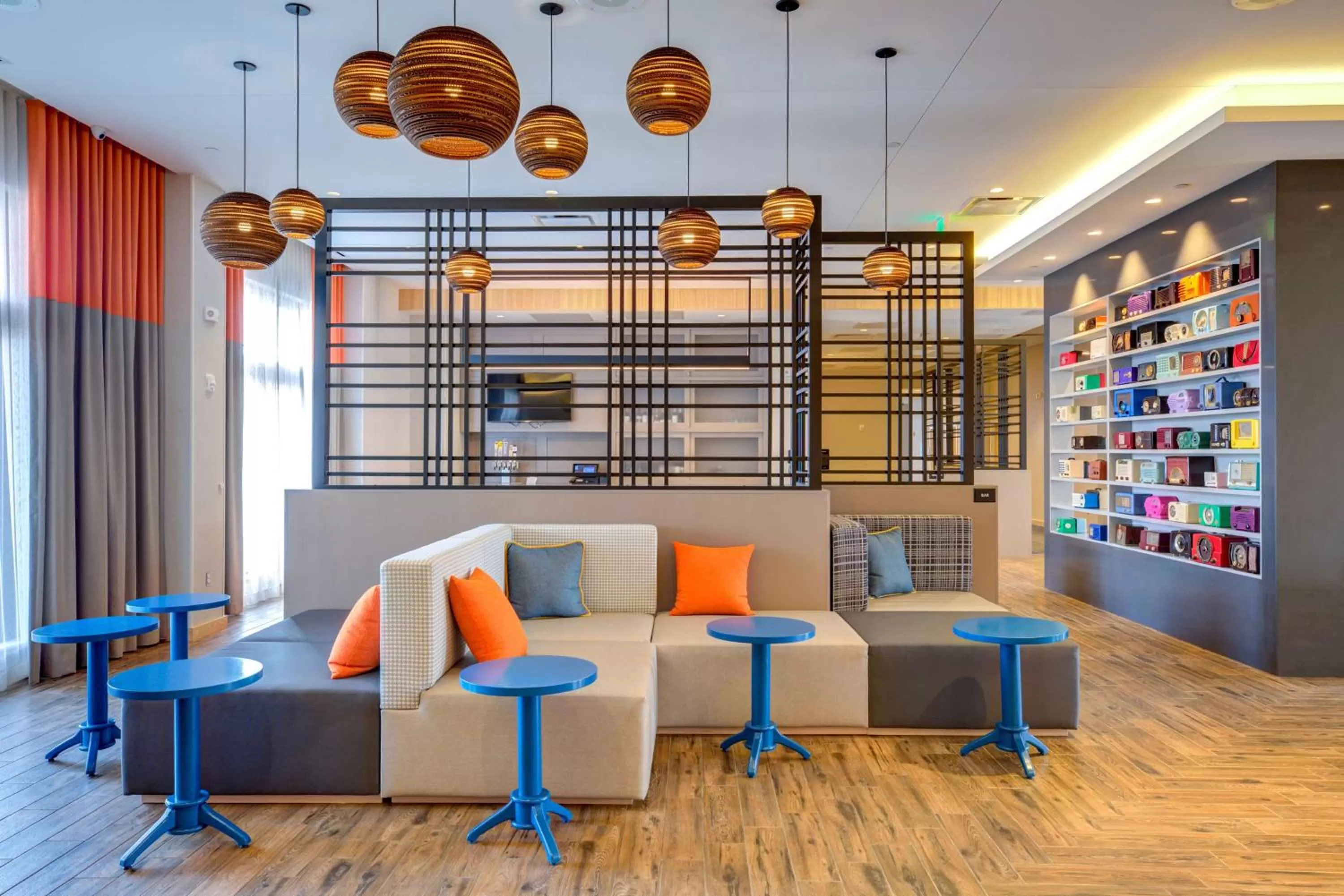 Lobby or reception in Hampton Inn & Suites Boston/Waltham