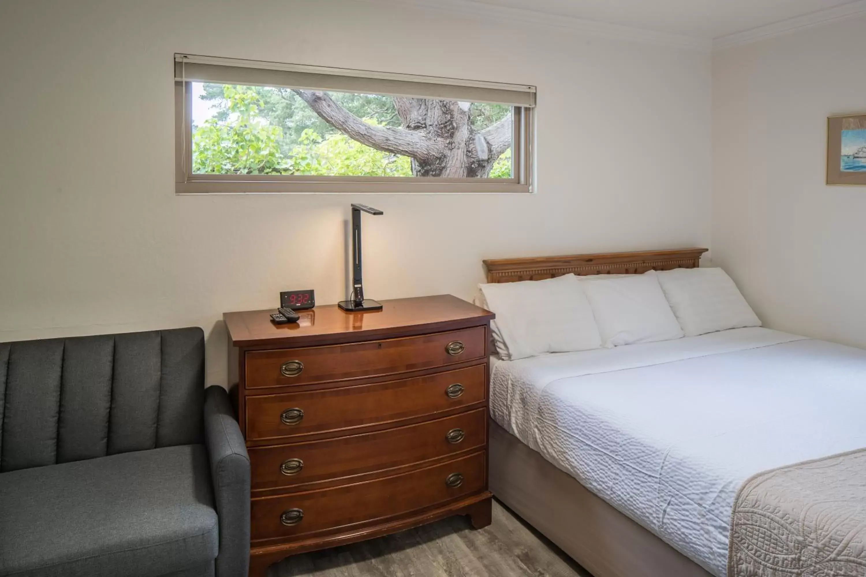 Bedroom, Bed in Andril Fireplace Cottages