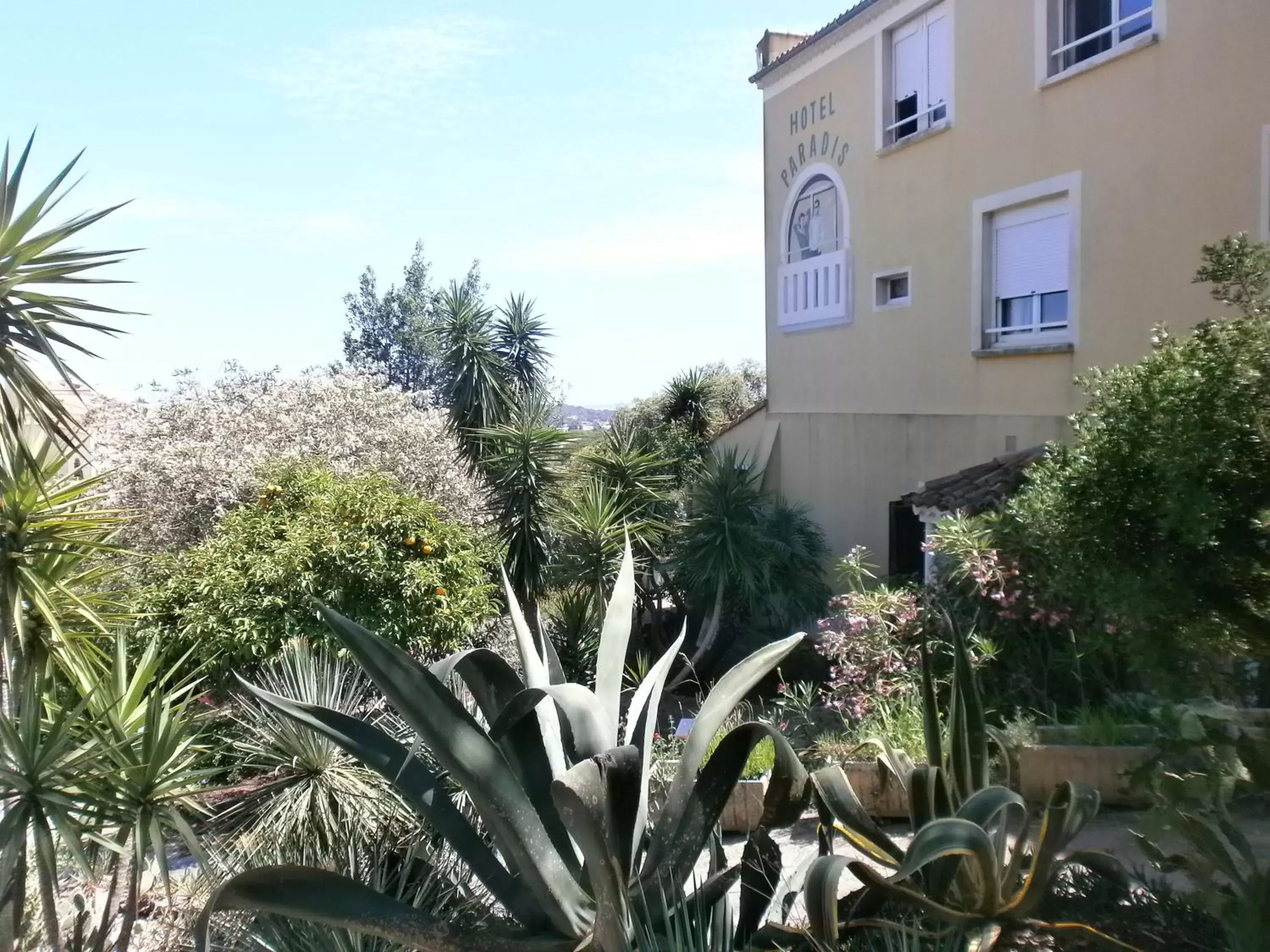 Facade/entrance, Property Building in Hôtel Paradis