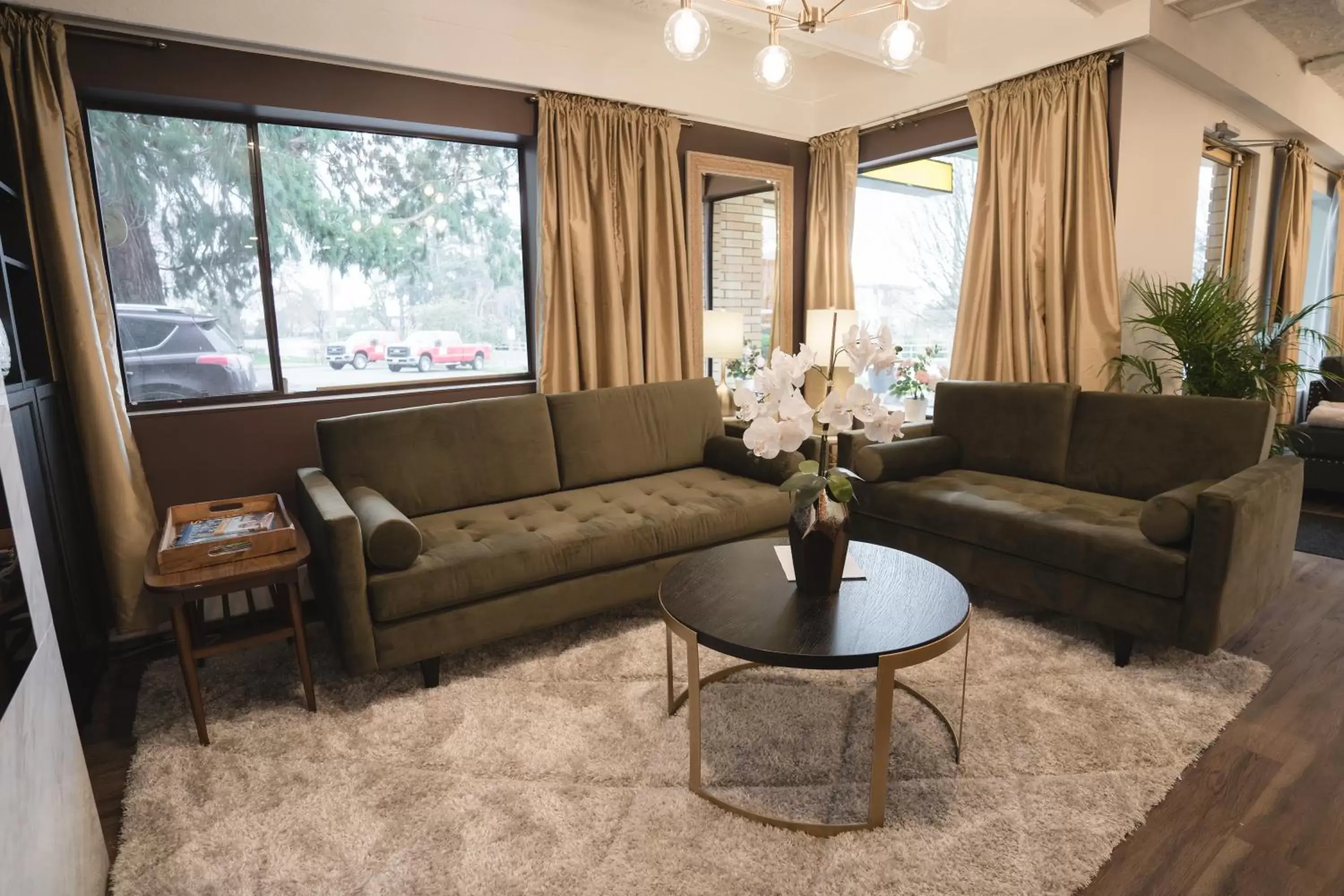 Lobby or reception, Seating Area in Robin Hood Inn and Suites