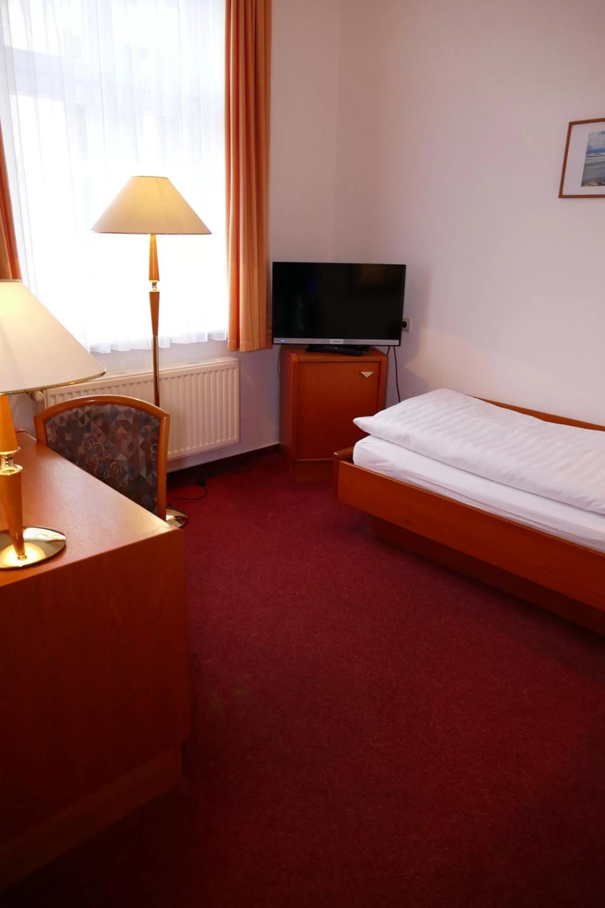 Photo of the whole room, Bed in Hotel Am Dom