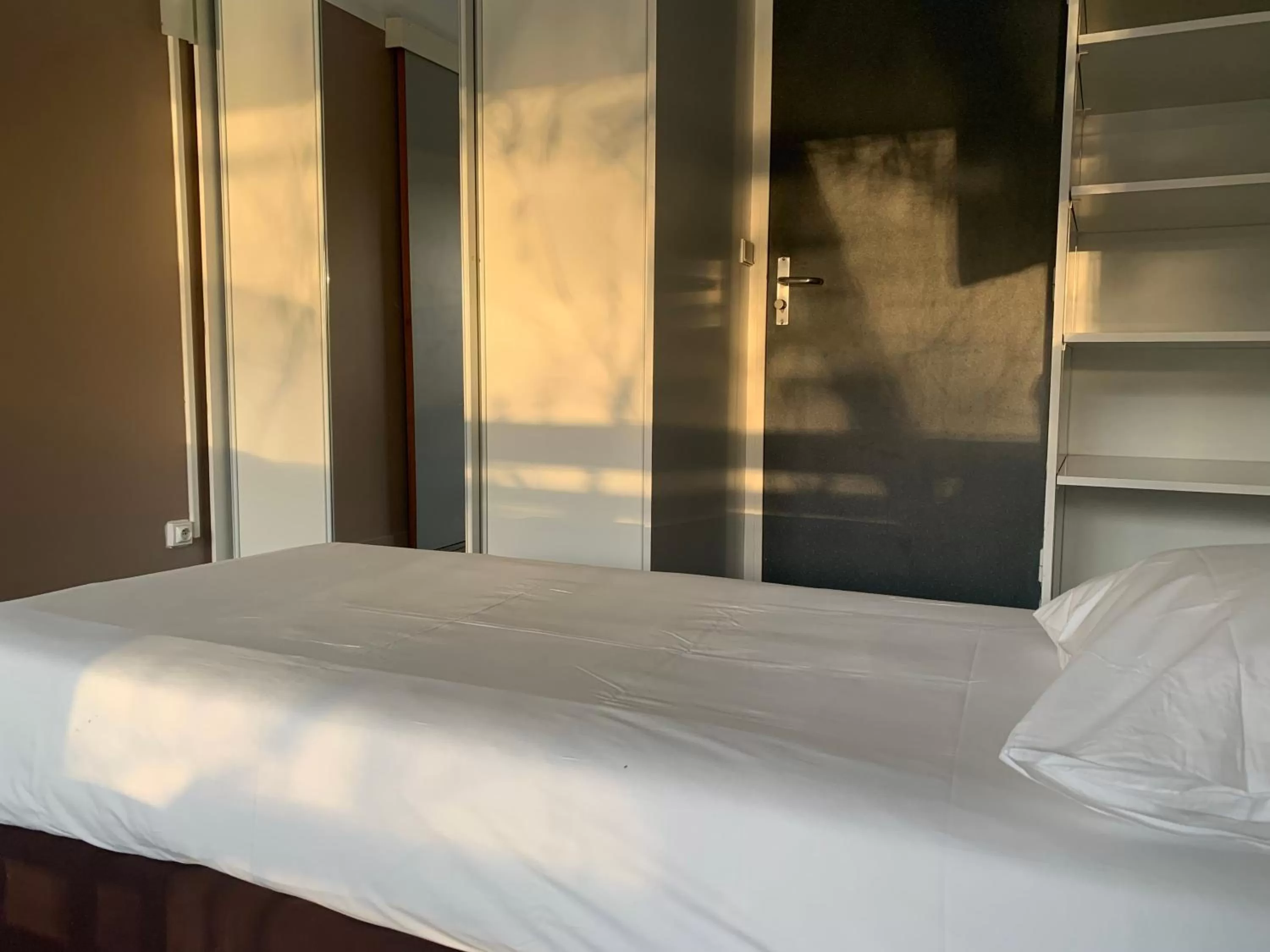 Bed in Hôtel L'ile Du Saussay