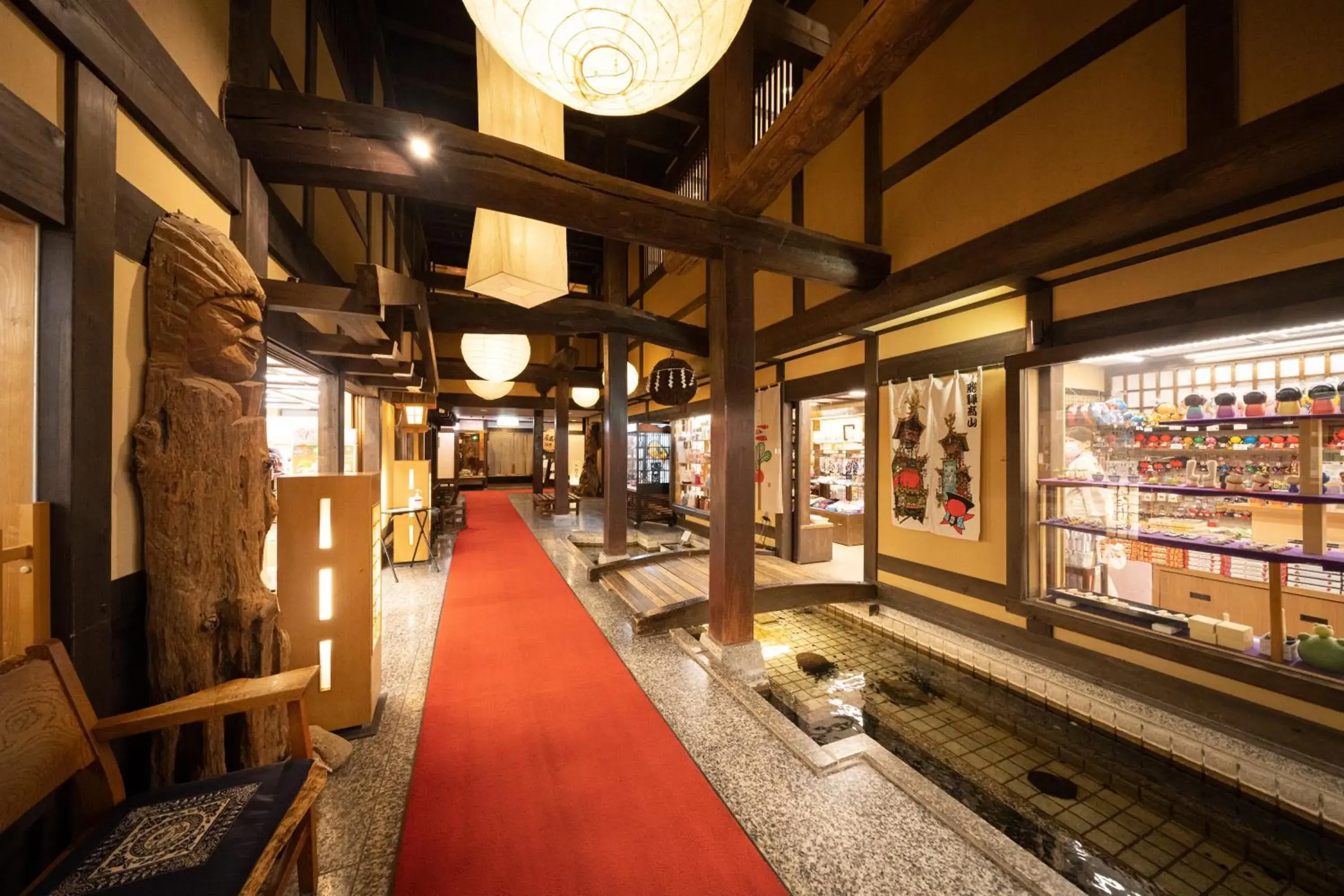 On-site shops in Hida Hotel Plaza