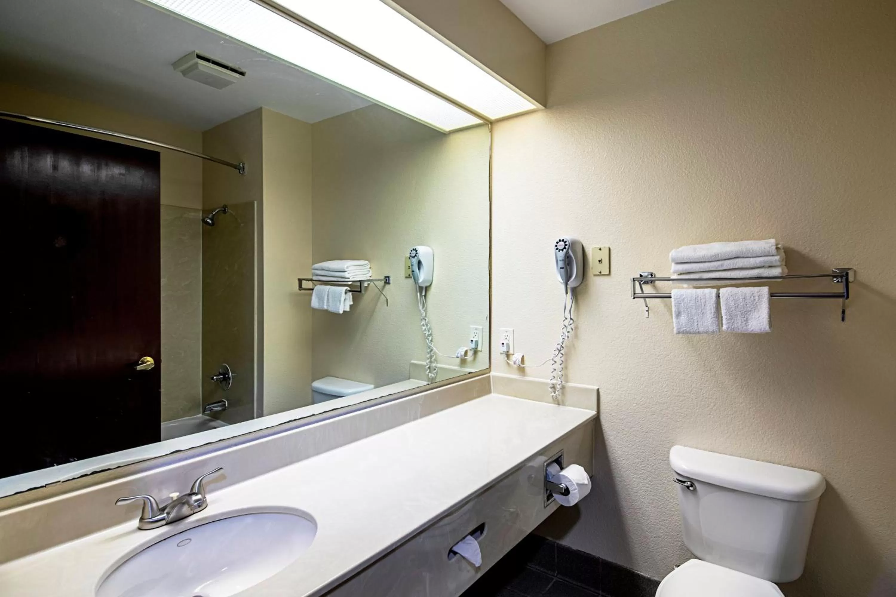 Bathroom in Red Roof Inn San Marcos