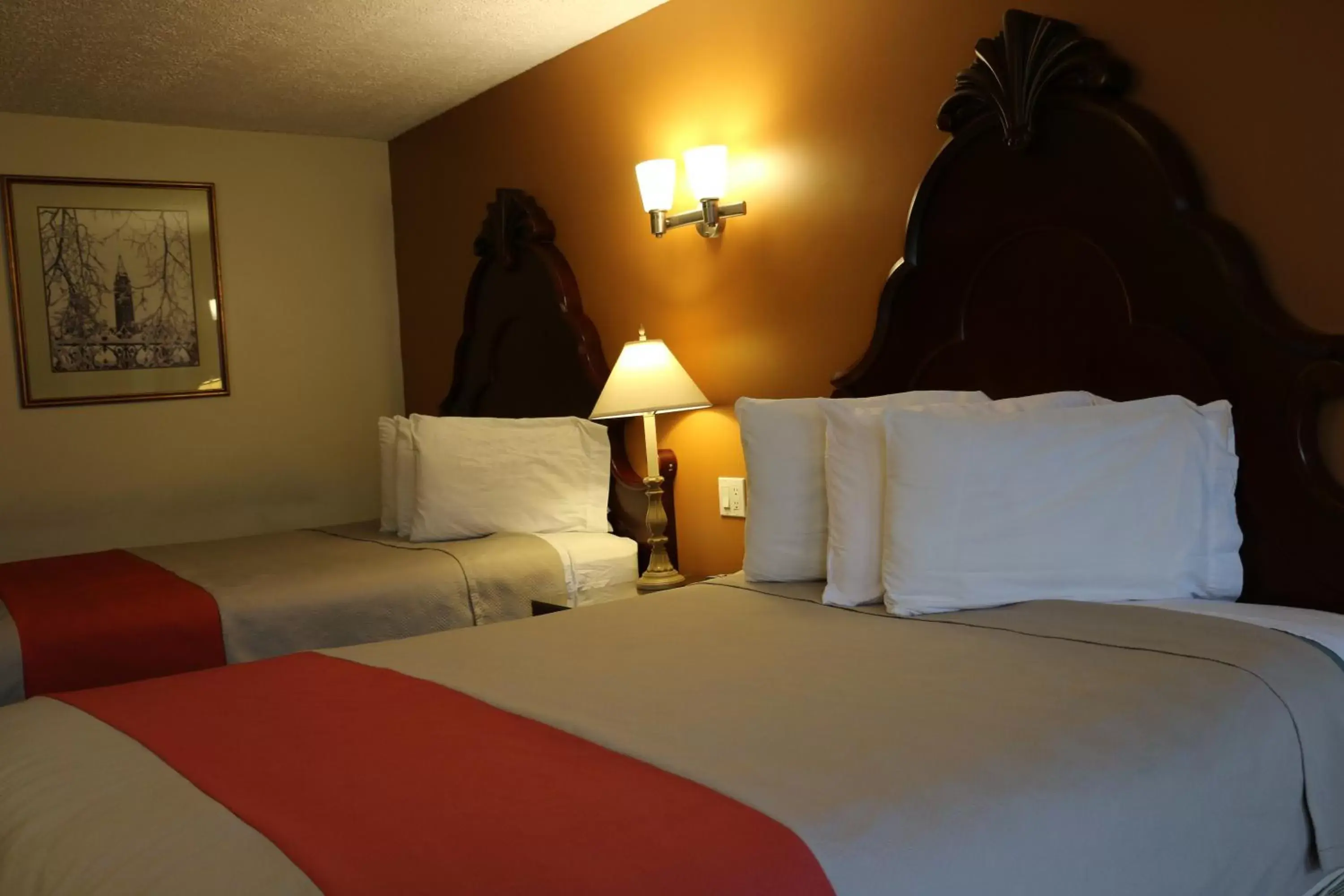 Bedroom, Bed in Midtown Motel & Suites