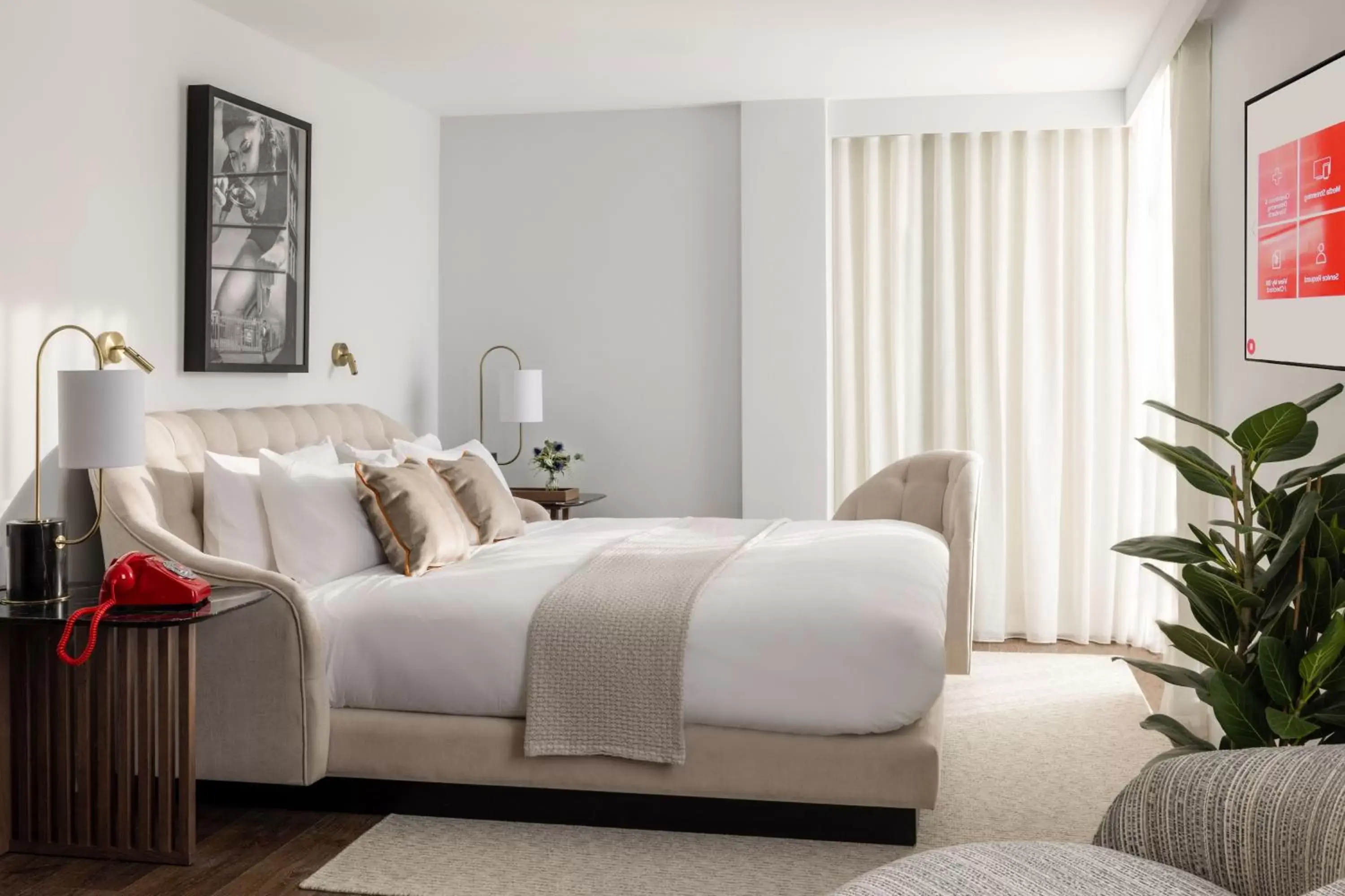 Grand Chamber King in Virgin Hotels Glasgow Grand Chamber King in Virgin Hotels Glasgow