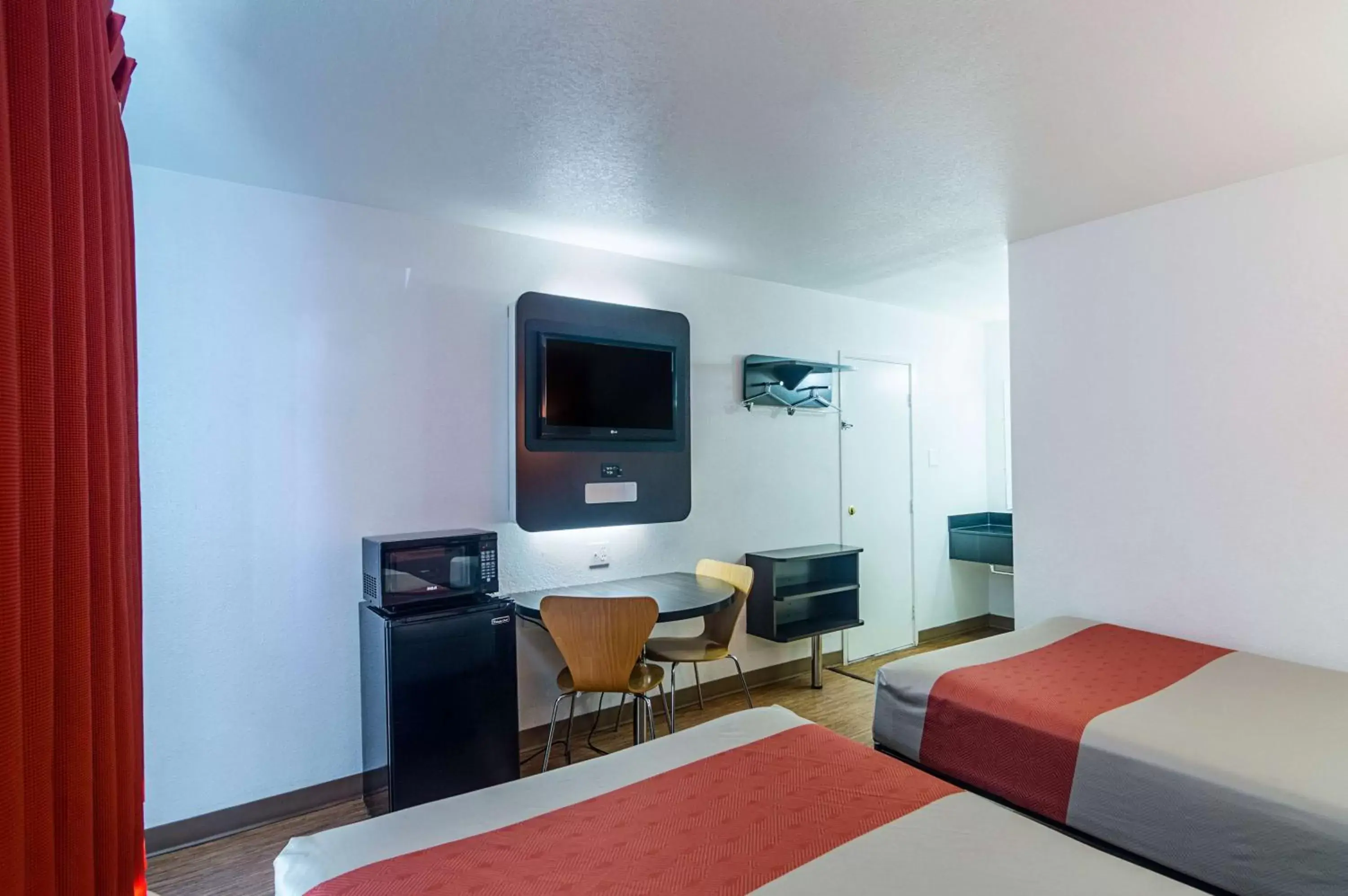 TV and multimedia, Bed in Motel 6-Ardmore, OK TV and multimedia, Bed in Motel 6-Ardmore, OK
