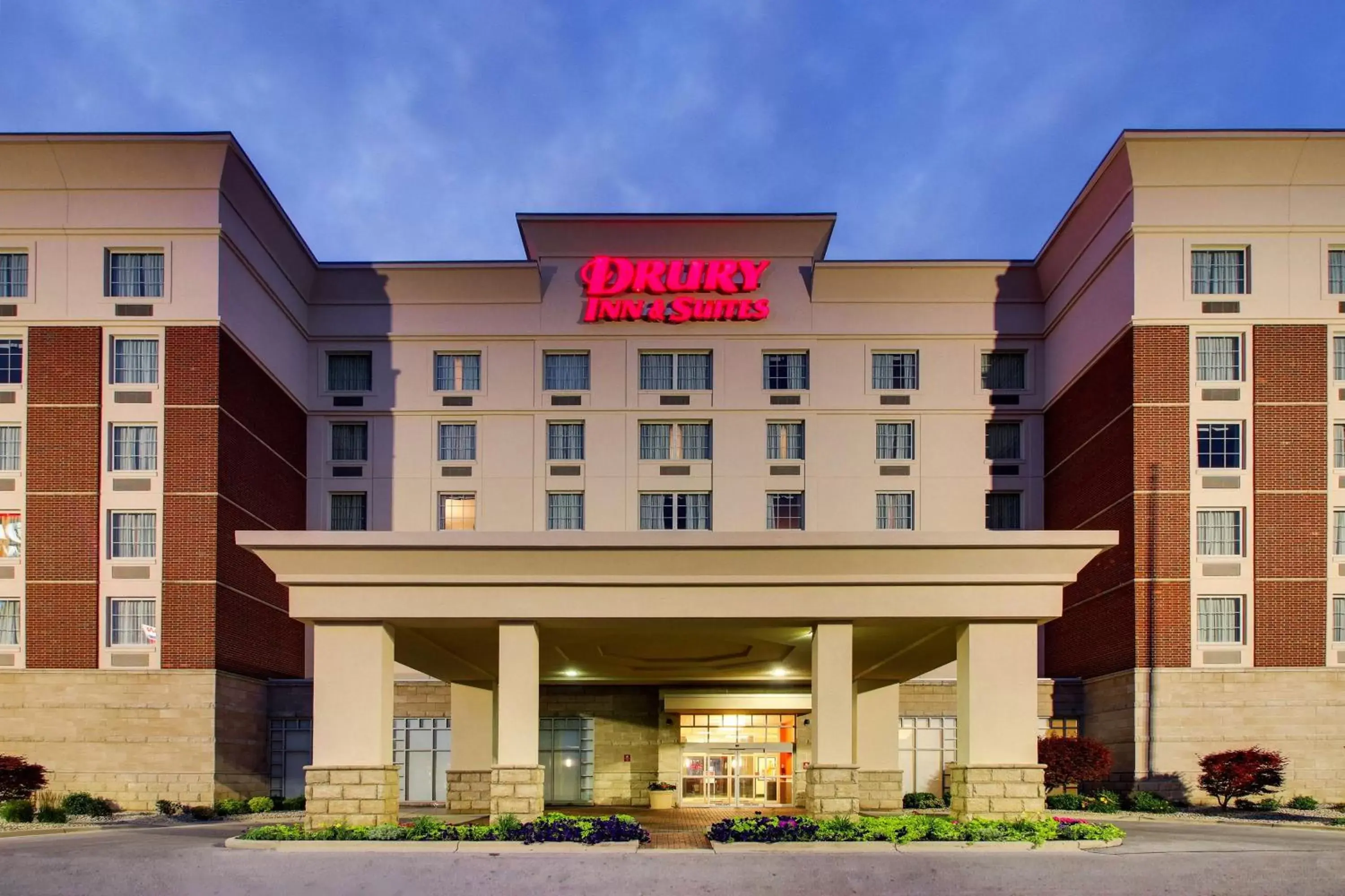 Property building in Drury Inn & Suites Findlay