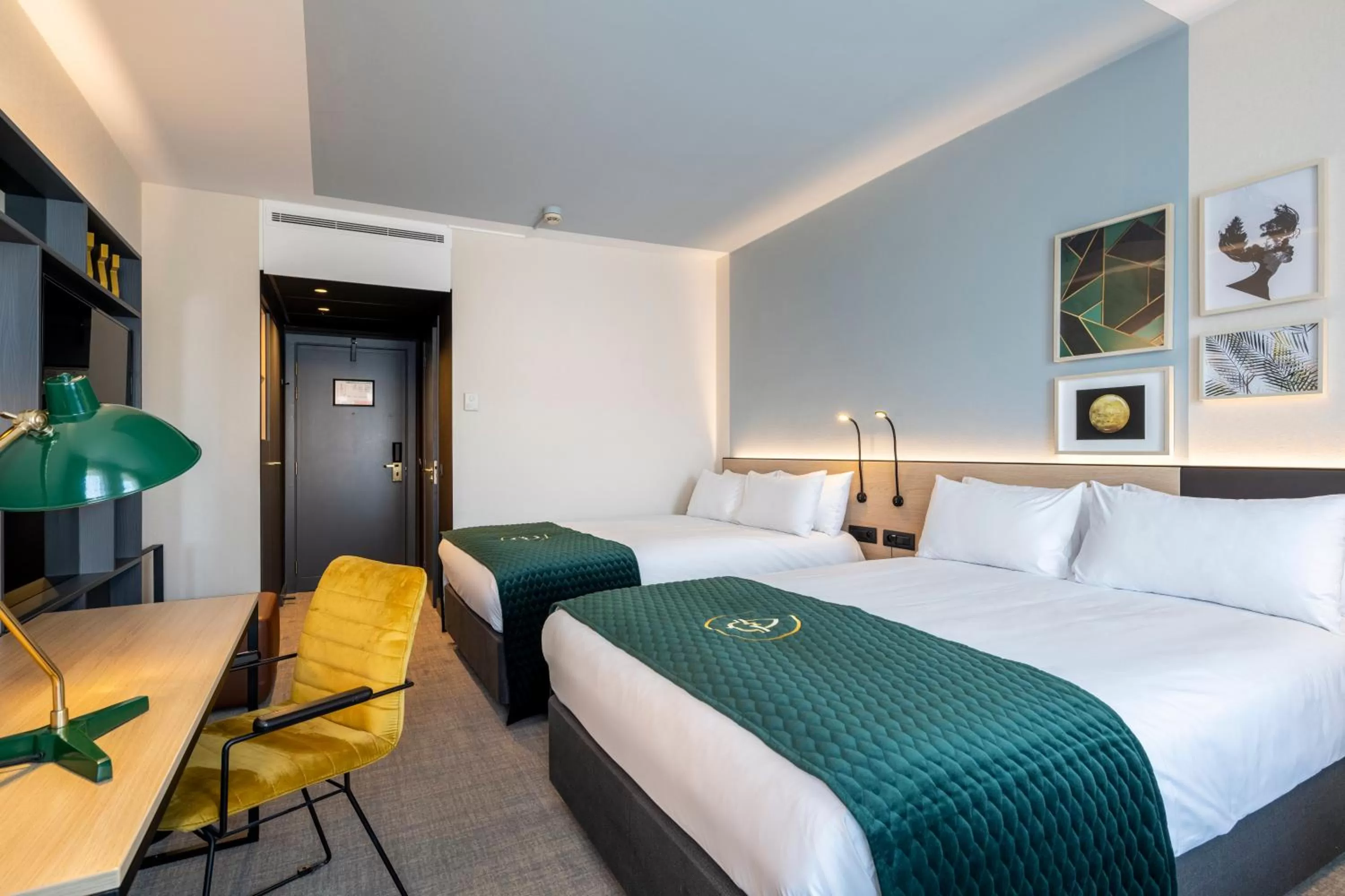 Photo of the whole room, Bed in Holiday Inn Hasselt by IHG