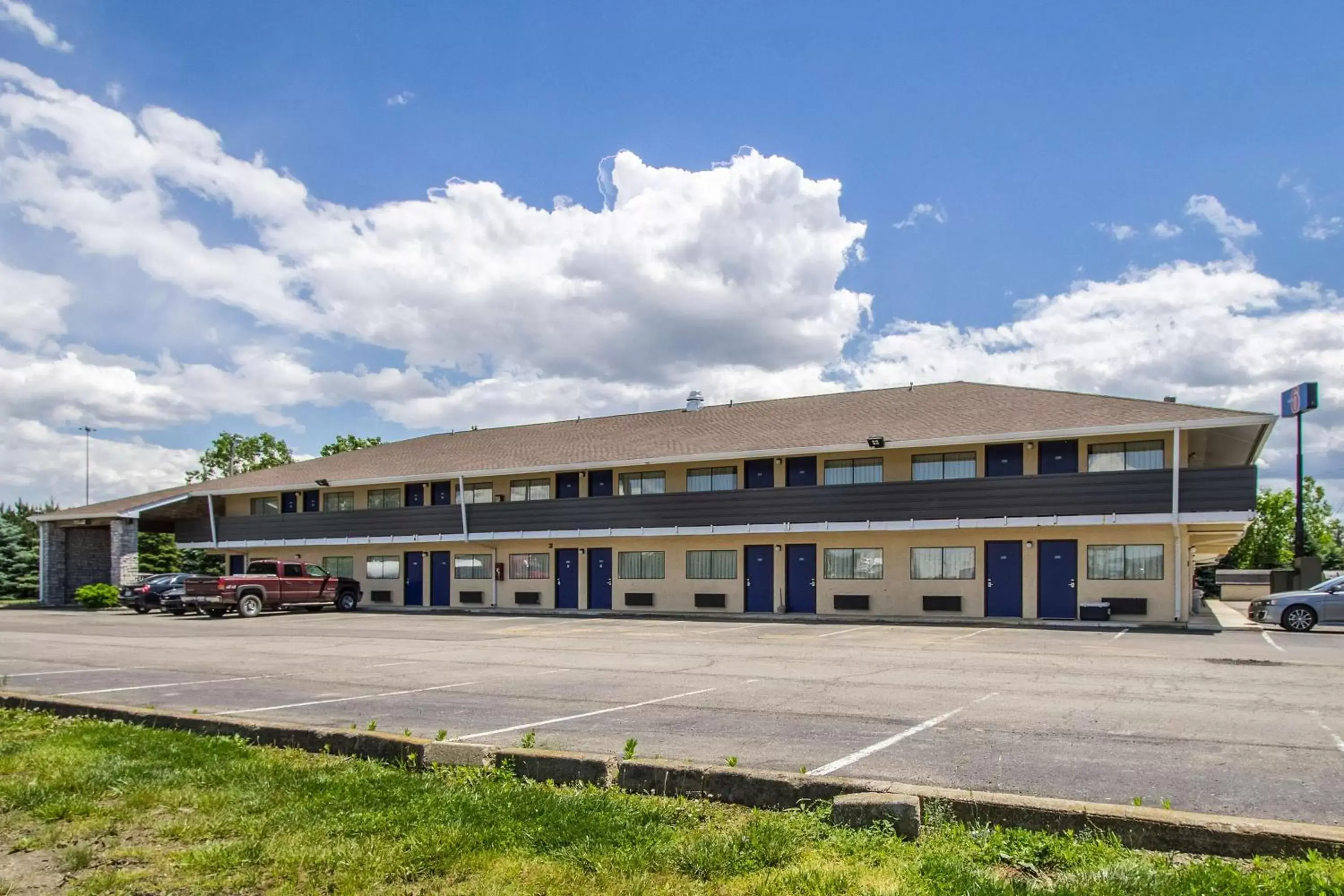 Property Building in Motel 6-Ashland, OH