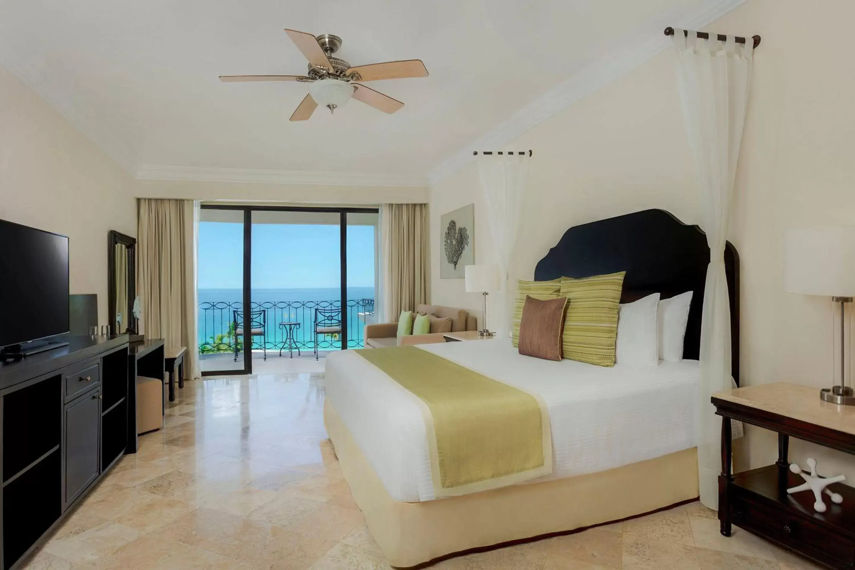 Bedroom, Bed in Dreams Los Cabos Suites Golf Resort & Spa Bedroom, Bed in Dreams Los Cabos Suites Golf Resort & Spa