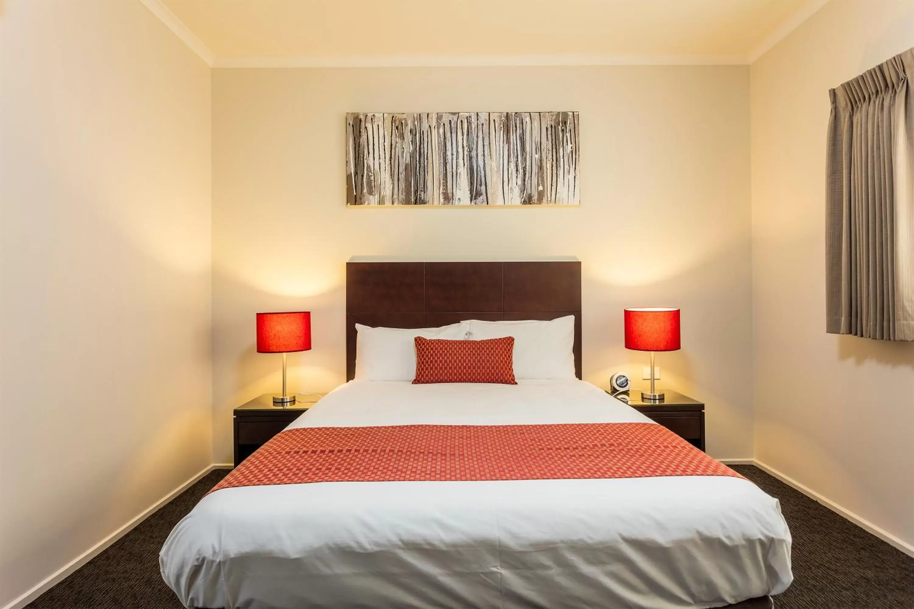 Bedroom, Bed in Quality Inn Colonial