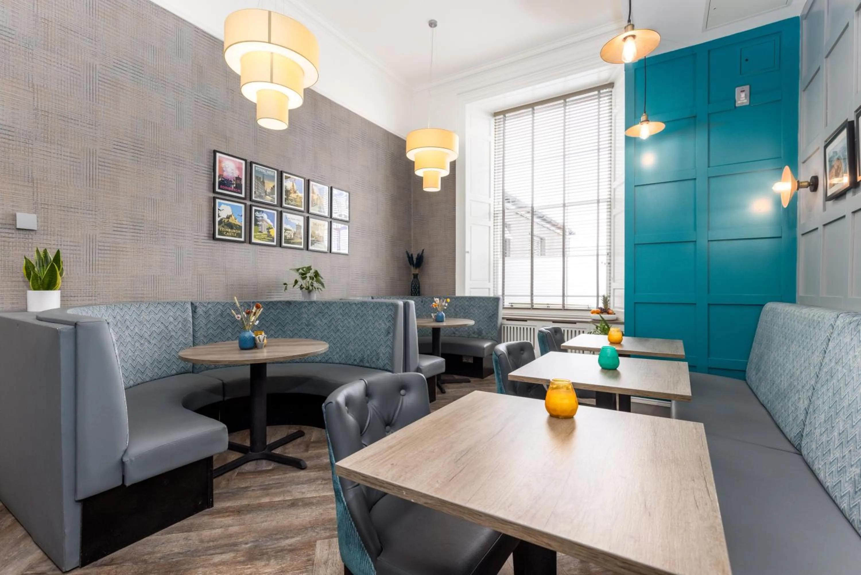 Restaurant/places to eat in 28 York Place Hotel