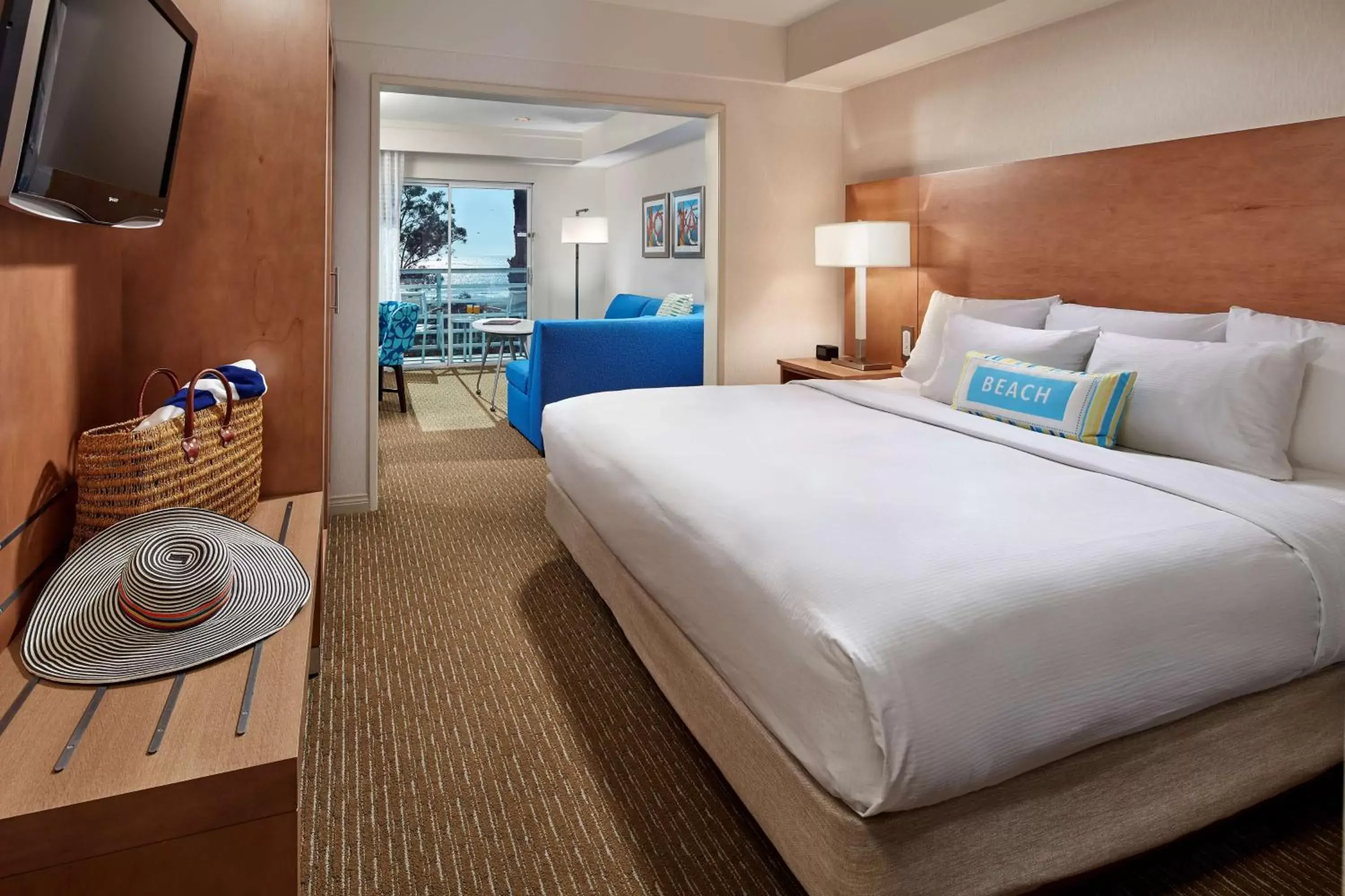 Bed in DoubleTree Suites by Hilton Doheny Beach