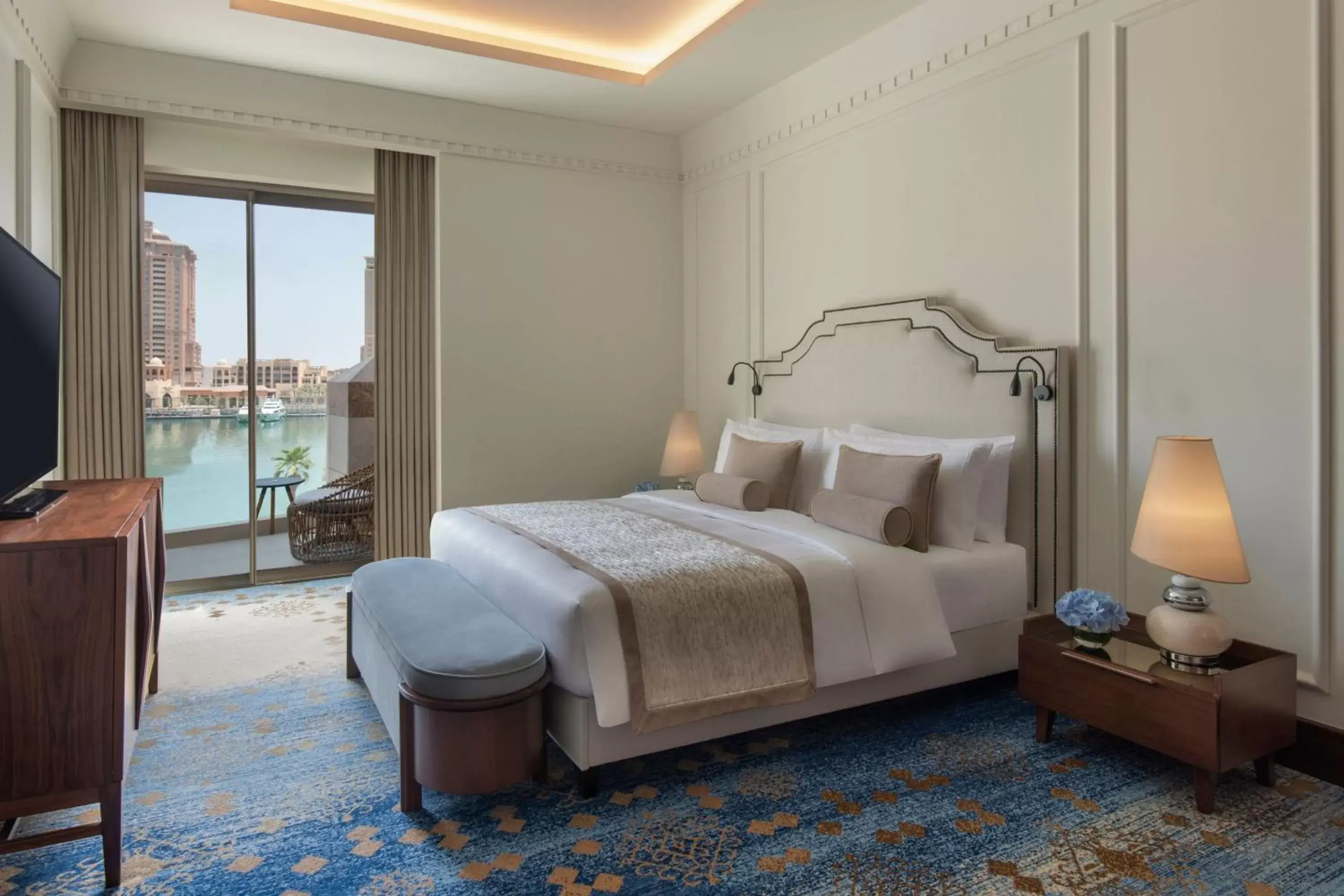 Bedroom, Bed in The St Regis Marsa Arabia Island, The Pearl Qatar