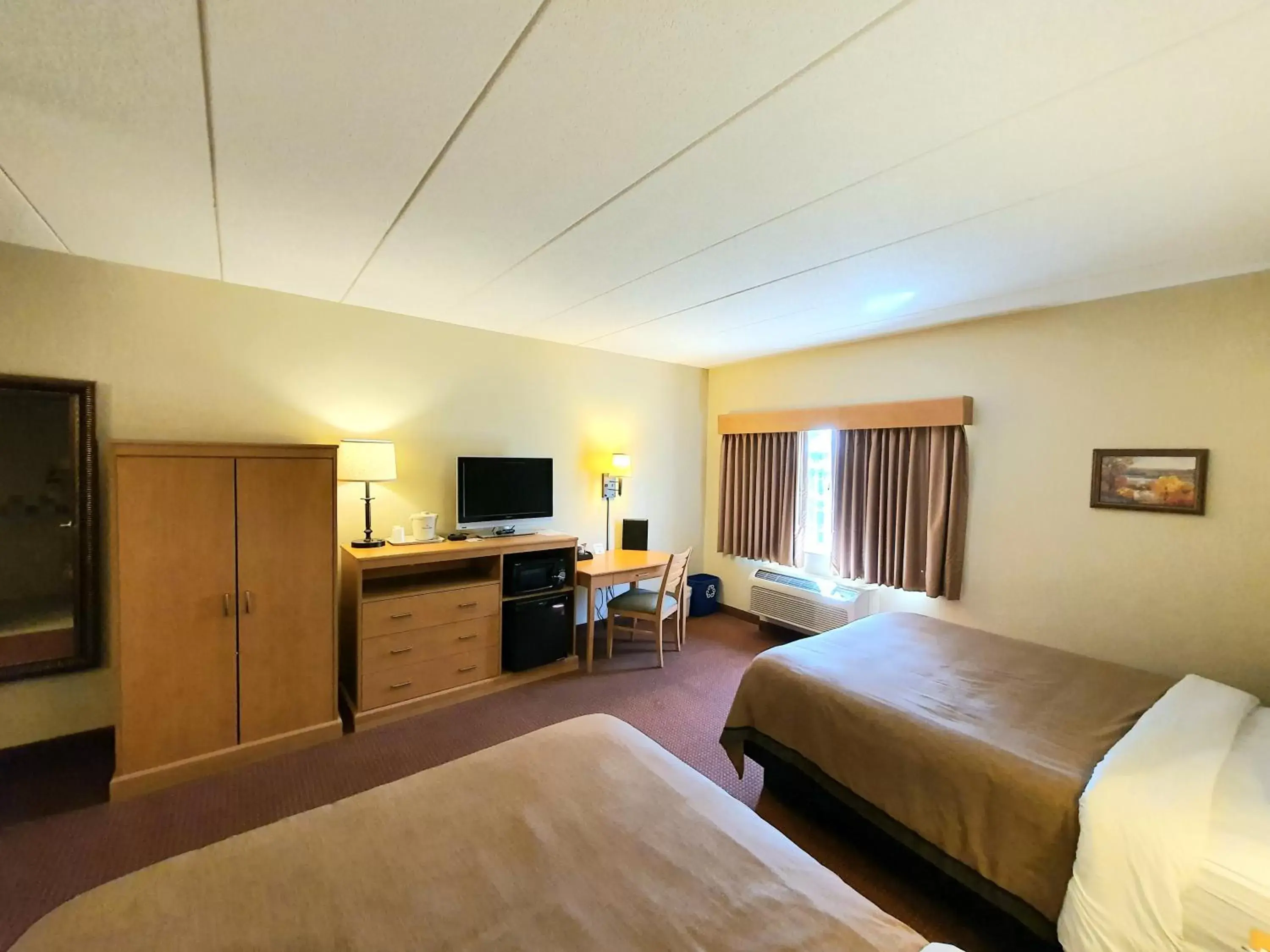 TV/Entertainment Center in AmeriVu Inn and Suites - Waconia