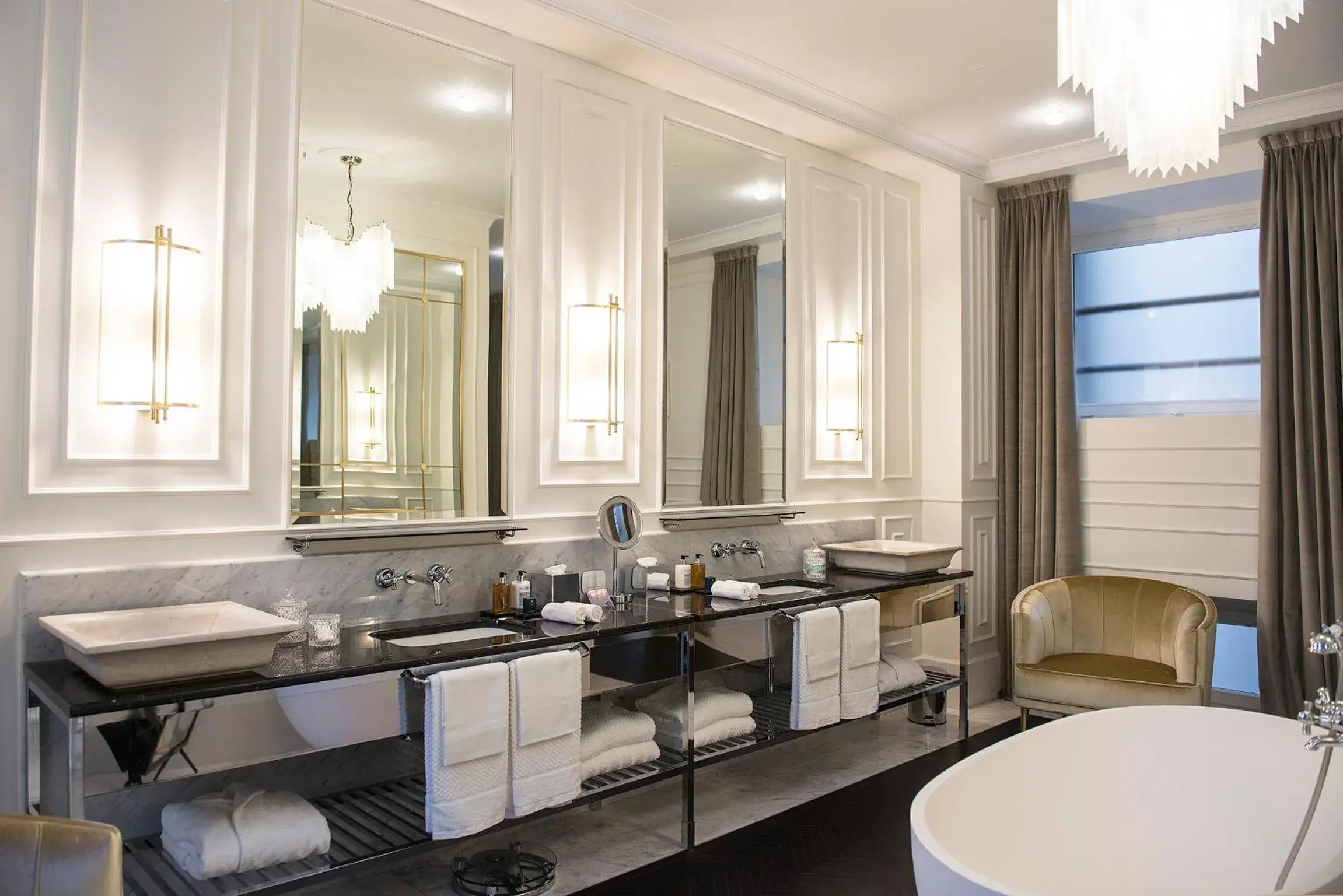 Shower, Kitchen/Kitchenette in Hotel Vilòn - Small Luxury Hotels of the World