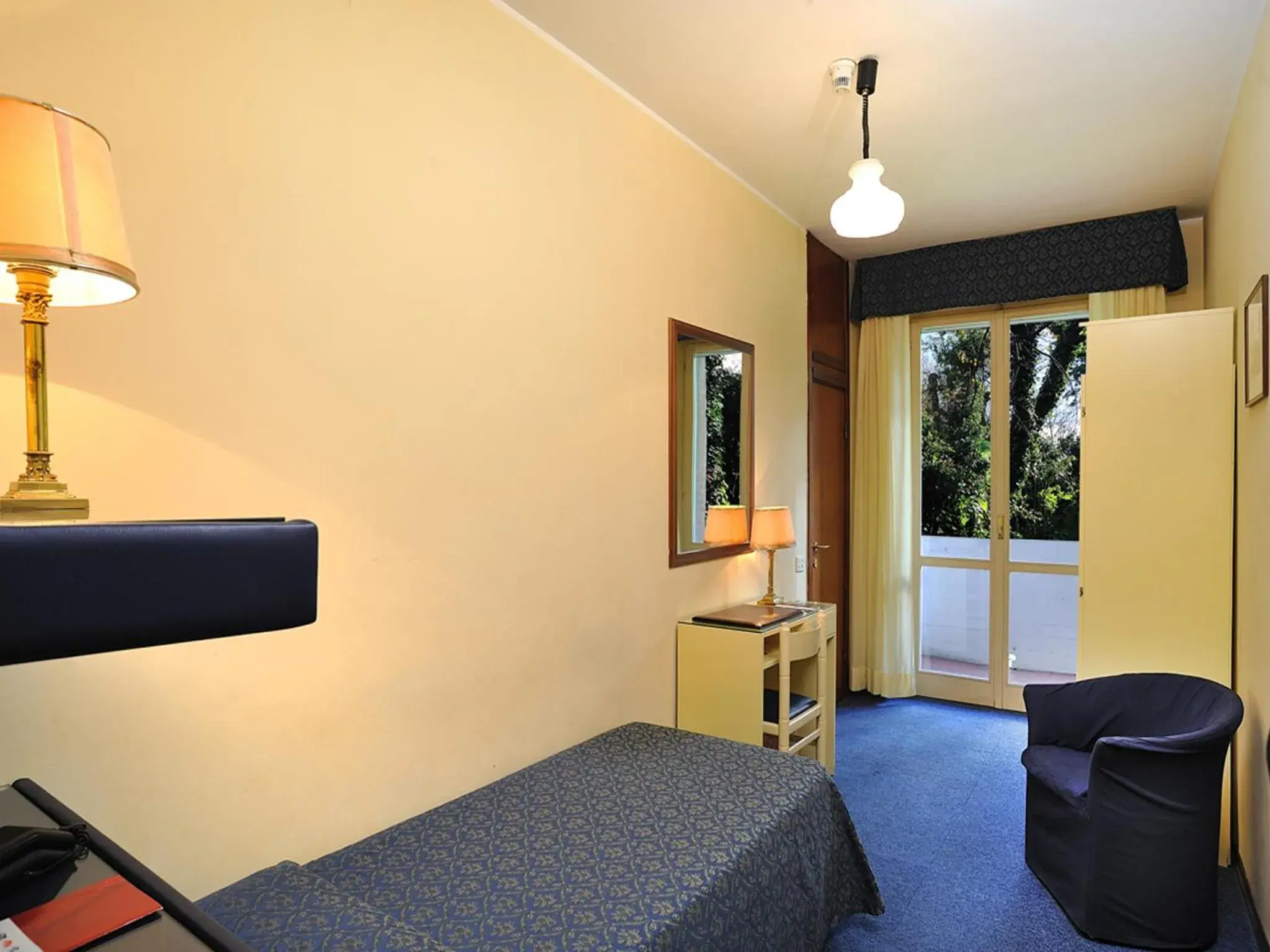 Business Single Room in Hotel & Residence Dei Duchi Business Single Room in Hotel & Residence Dei Duchi