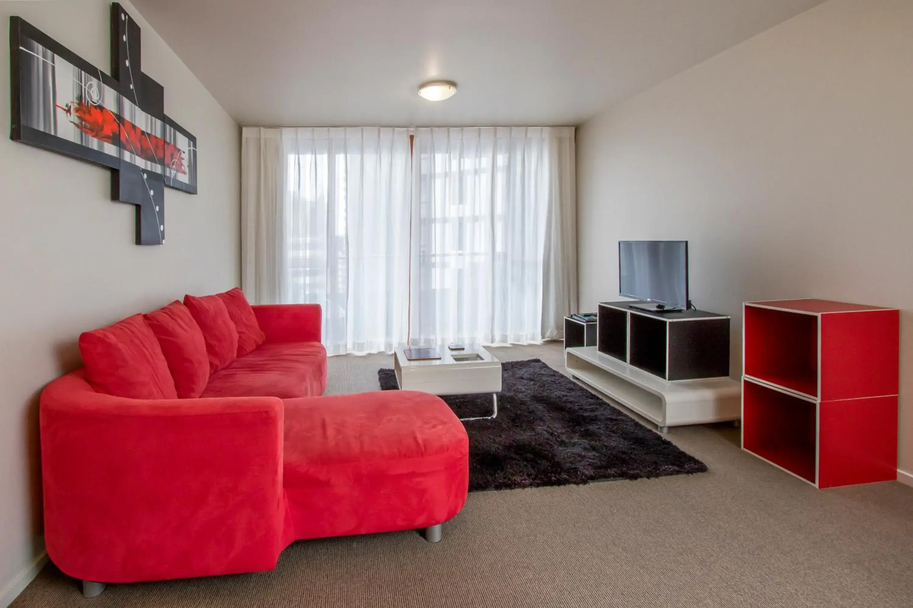 Living room, Seating Area in Crown on Cintra Lane