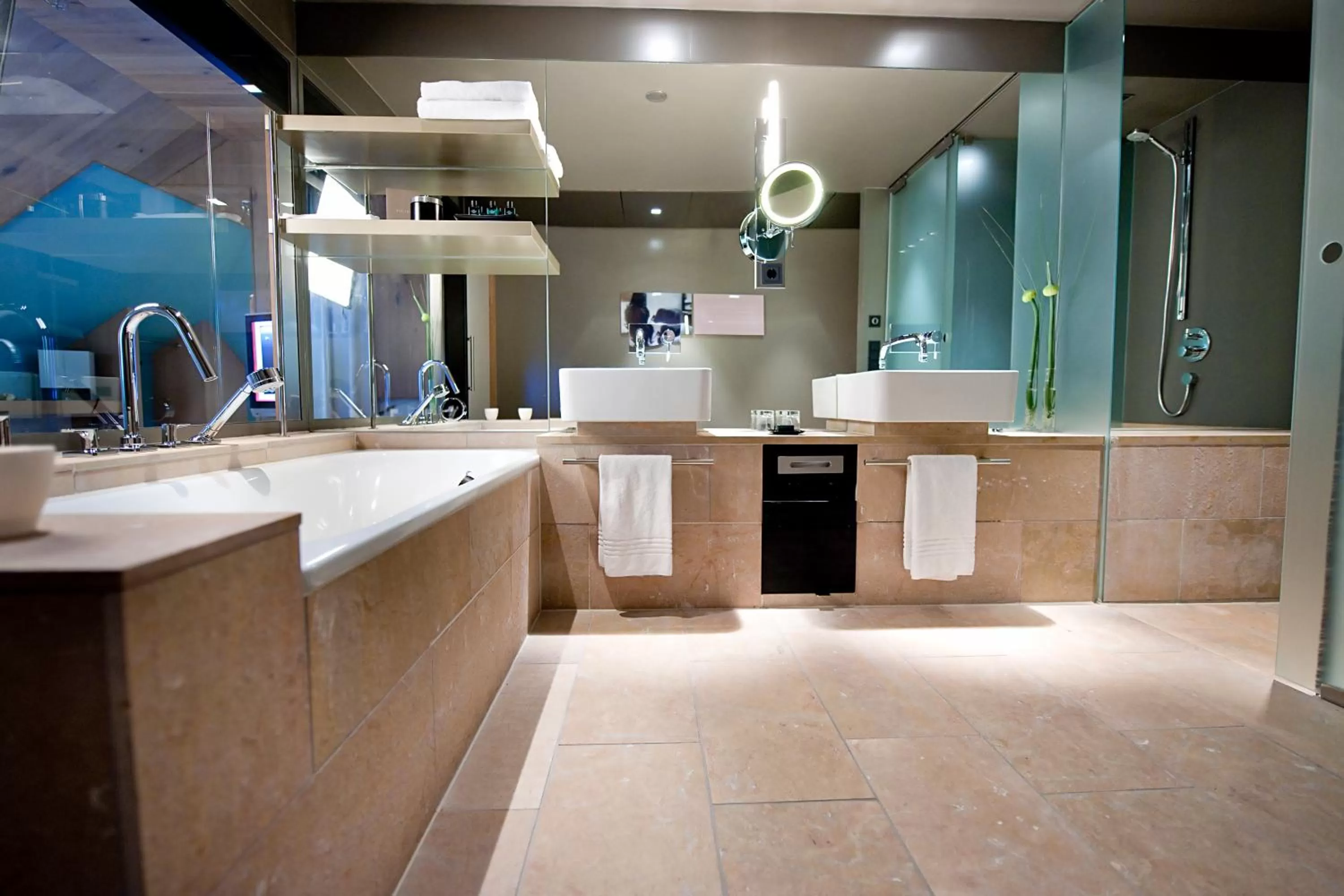 Bathroom in Sofitel Munich Bayerpost