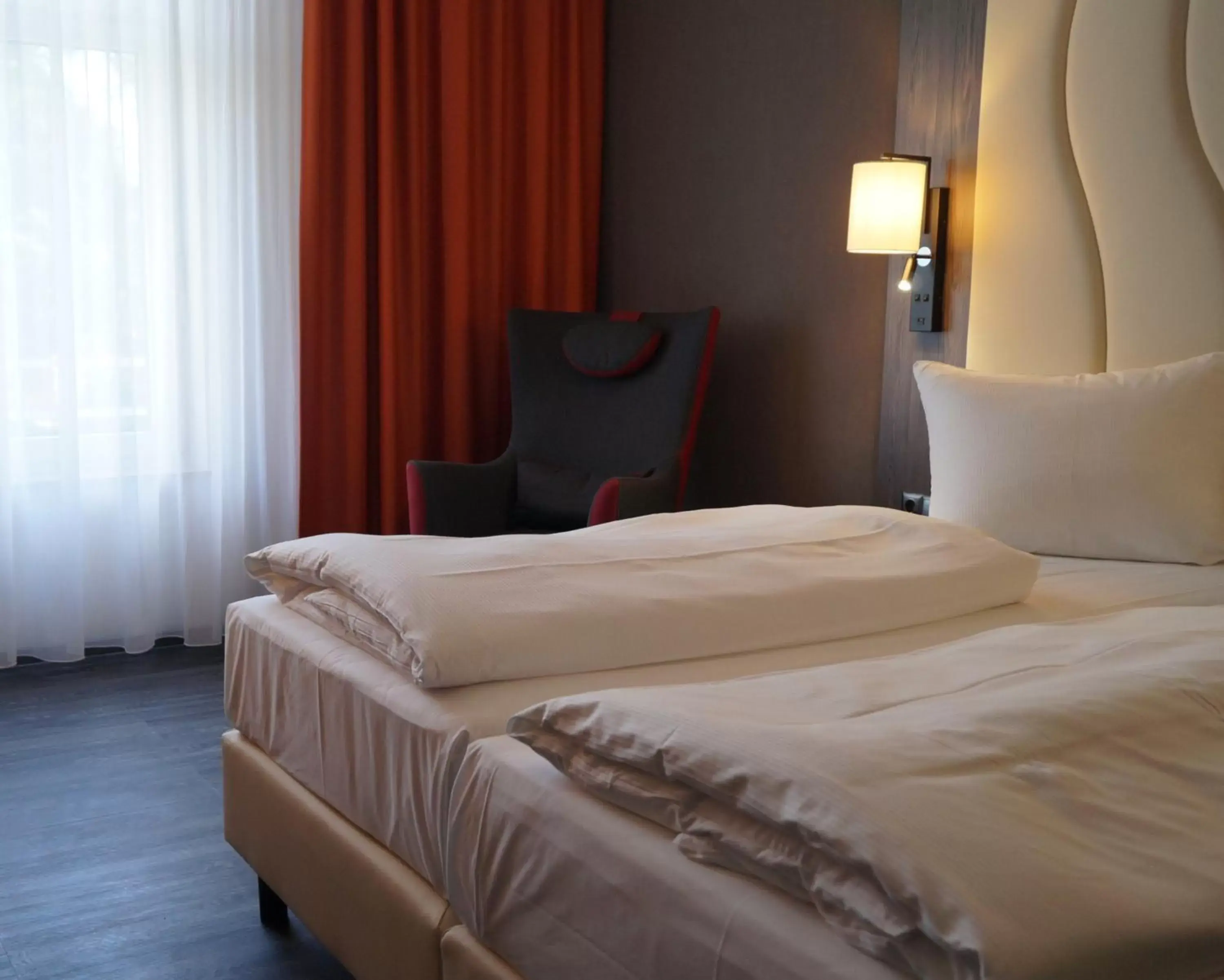 Comfort Single Room - Park Side in PLAZA Premium Parkhotel Norderstedt