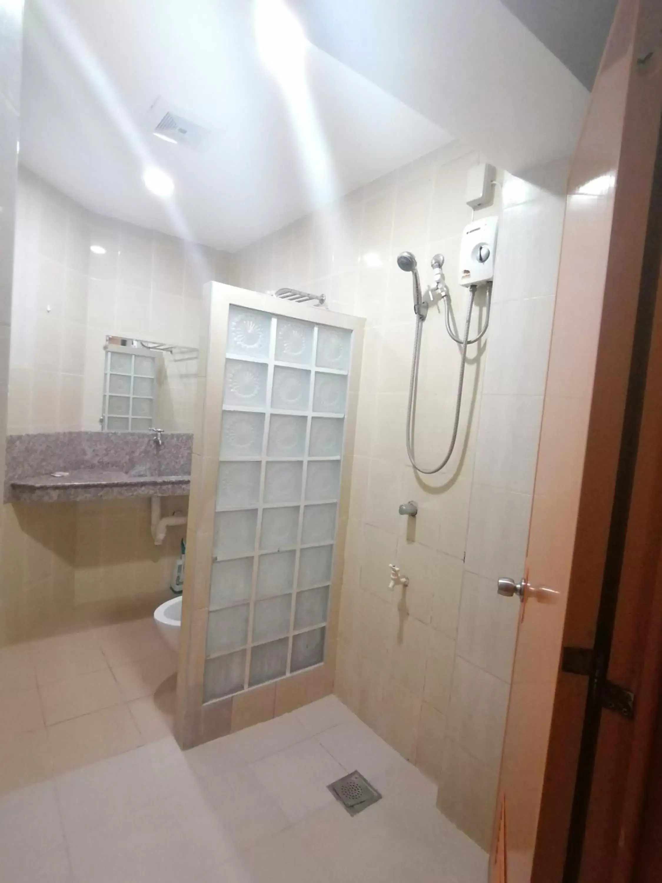 Bathroom in Manora Apartment